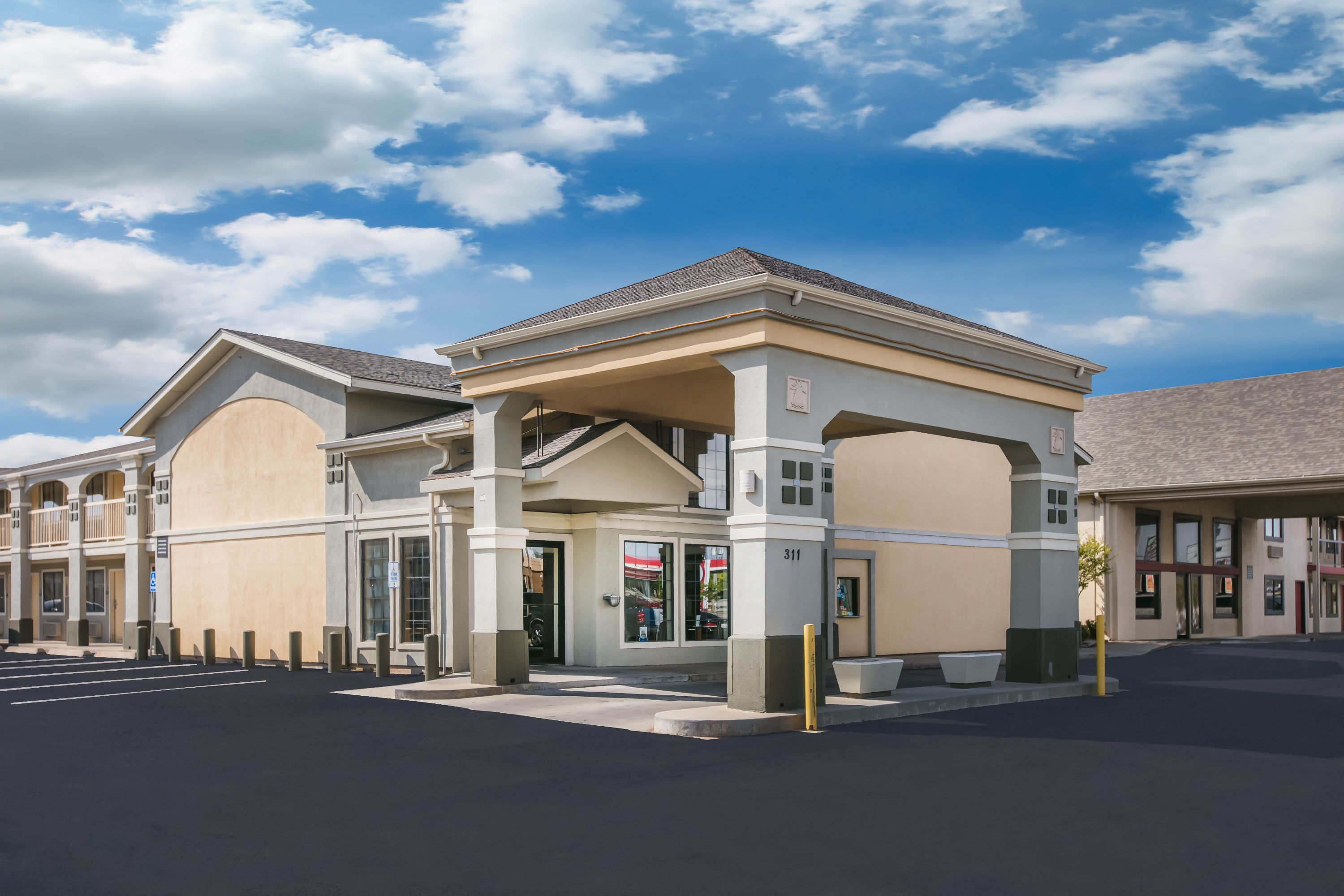 Exterior Day Image of Super 8 by Wyndham Oklahoma Airport Fairgrounds West hotel in Oklahoma City, Oklahoma