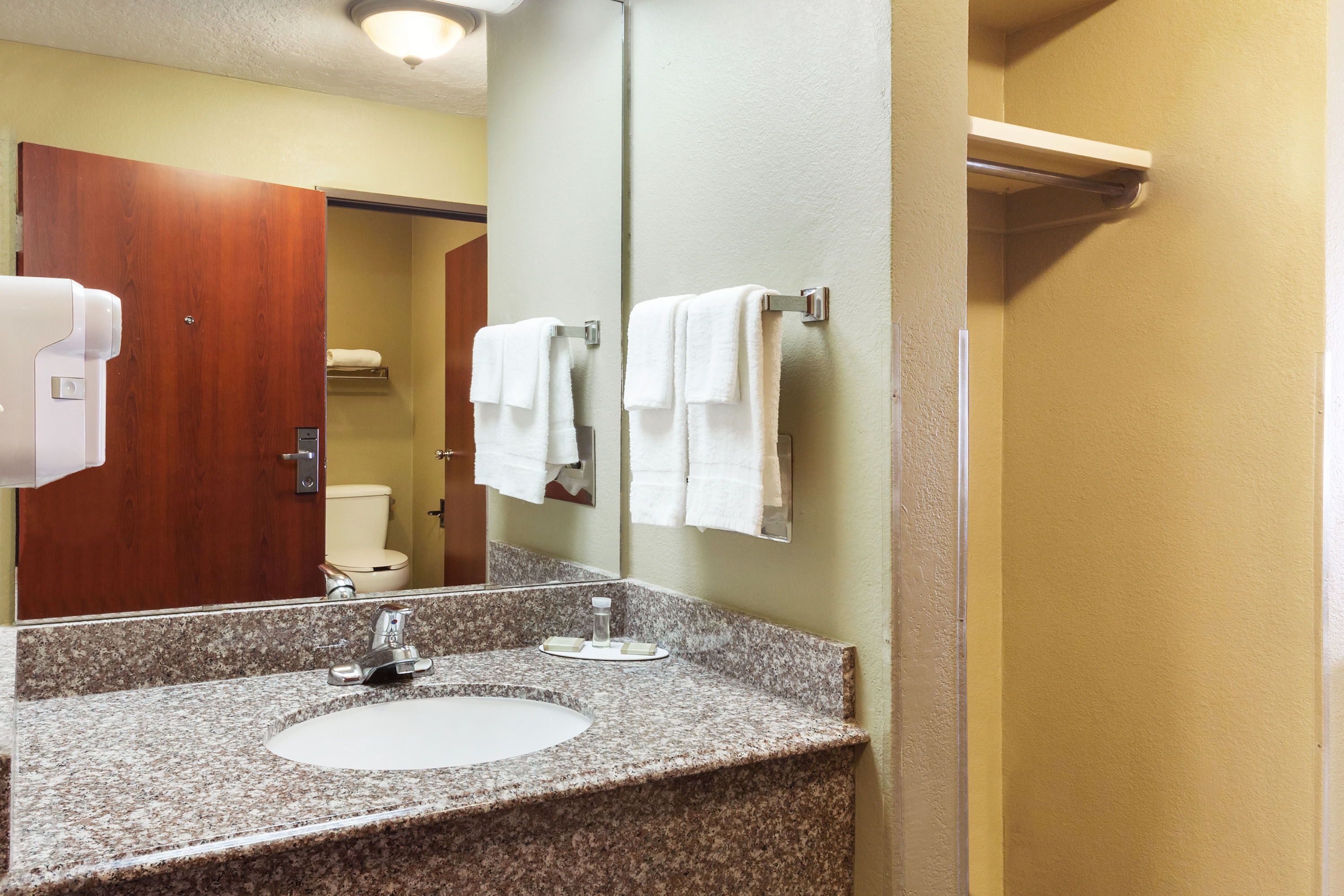 Super 8 By Wyndham Sulphur Sulphur Ok Hotels
