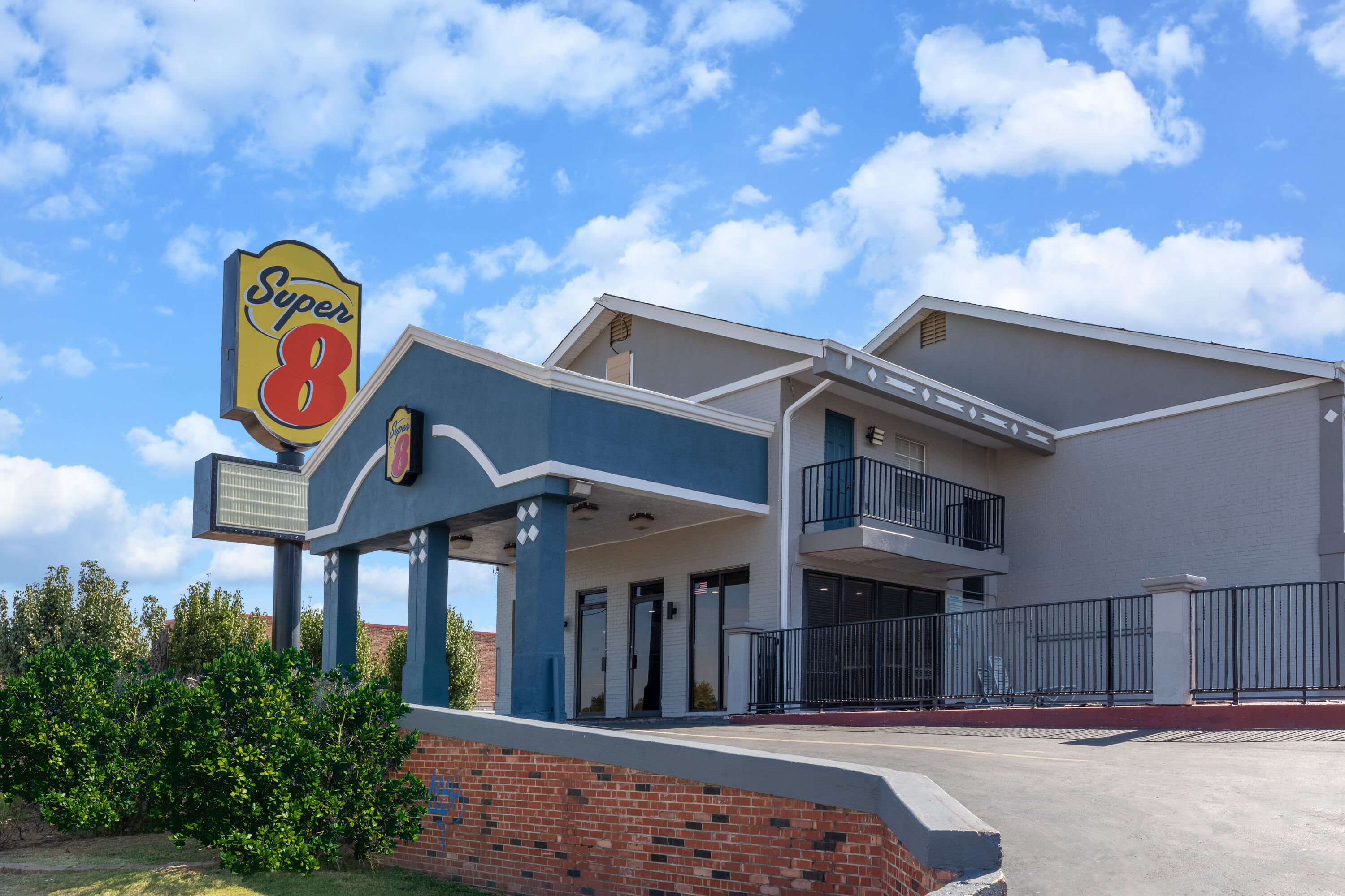 Exterior Day Image of Super 8 by Wyndham Tulsa/Arpt/St Fairgrounds hotel in Tulsa, Oklahoma