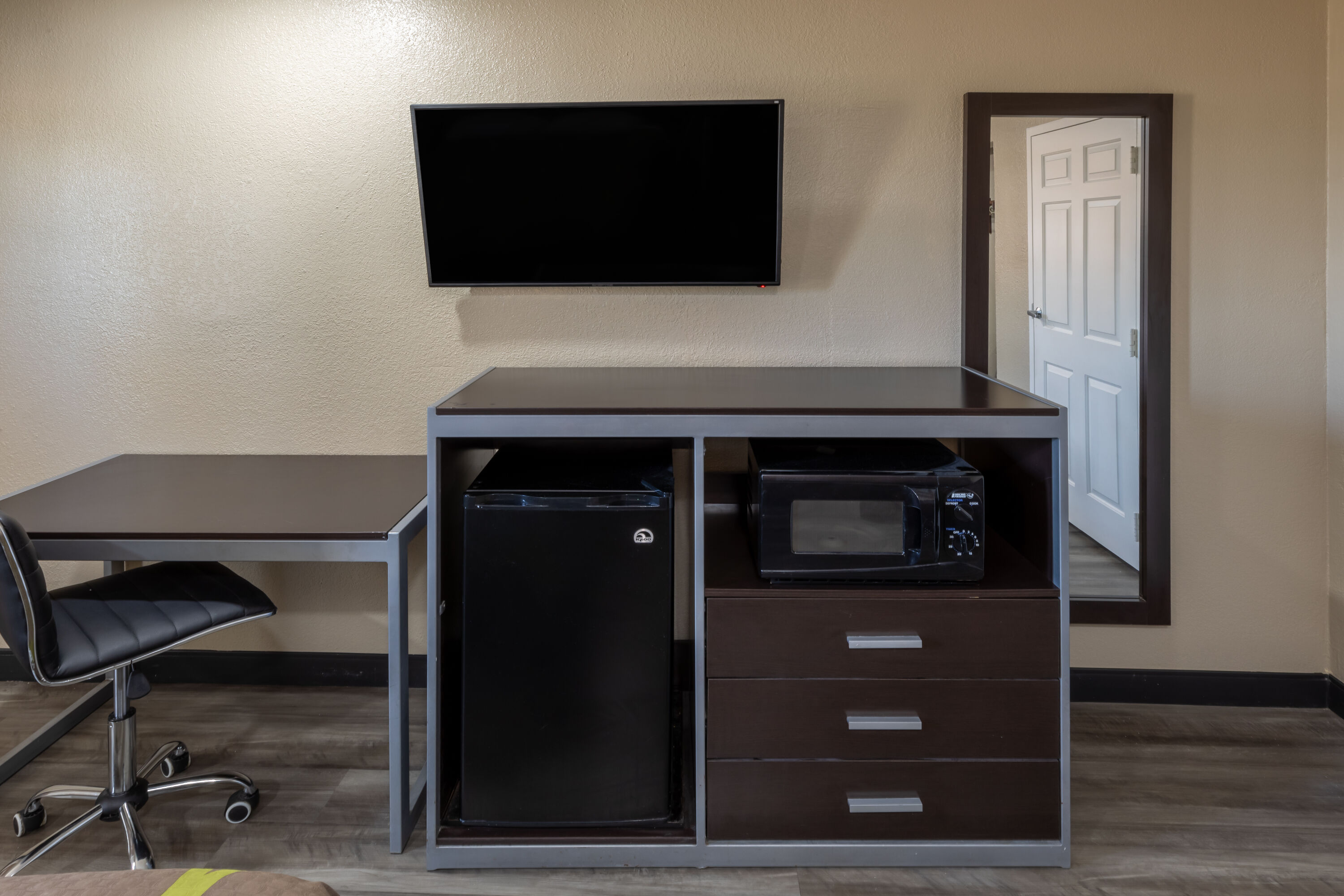 Guest room at the Super 8 by Wyndham Tulsa/Arpt/St Fairgrounds in Tulsa, Oklahoma