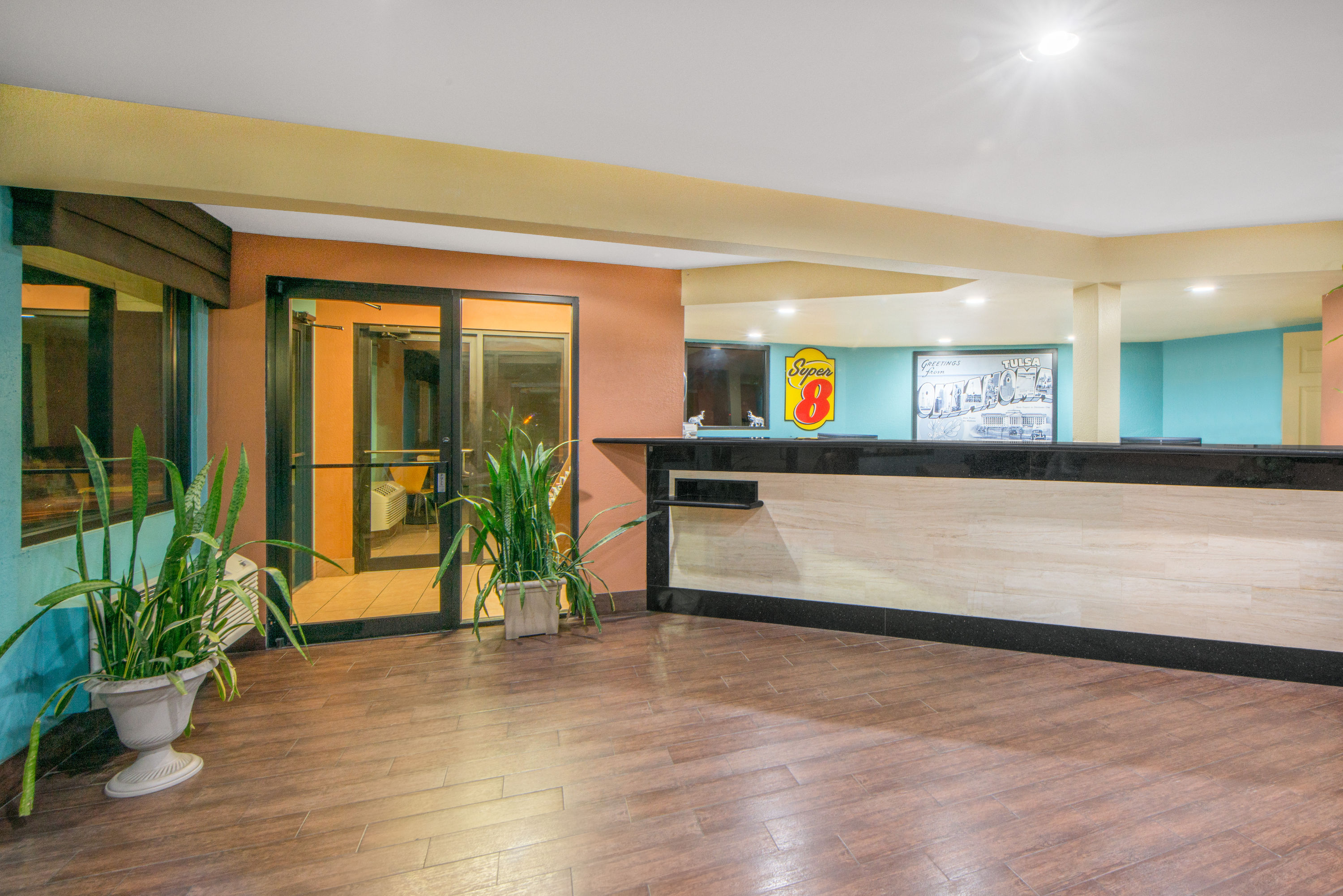 Super 8 By Wyndham Tulsa Tulsa Ok Hotels