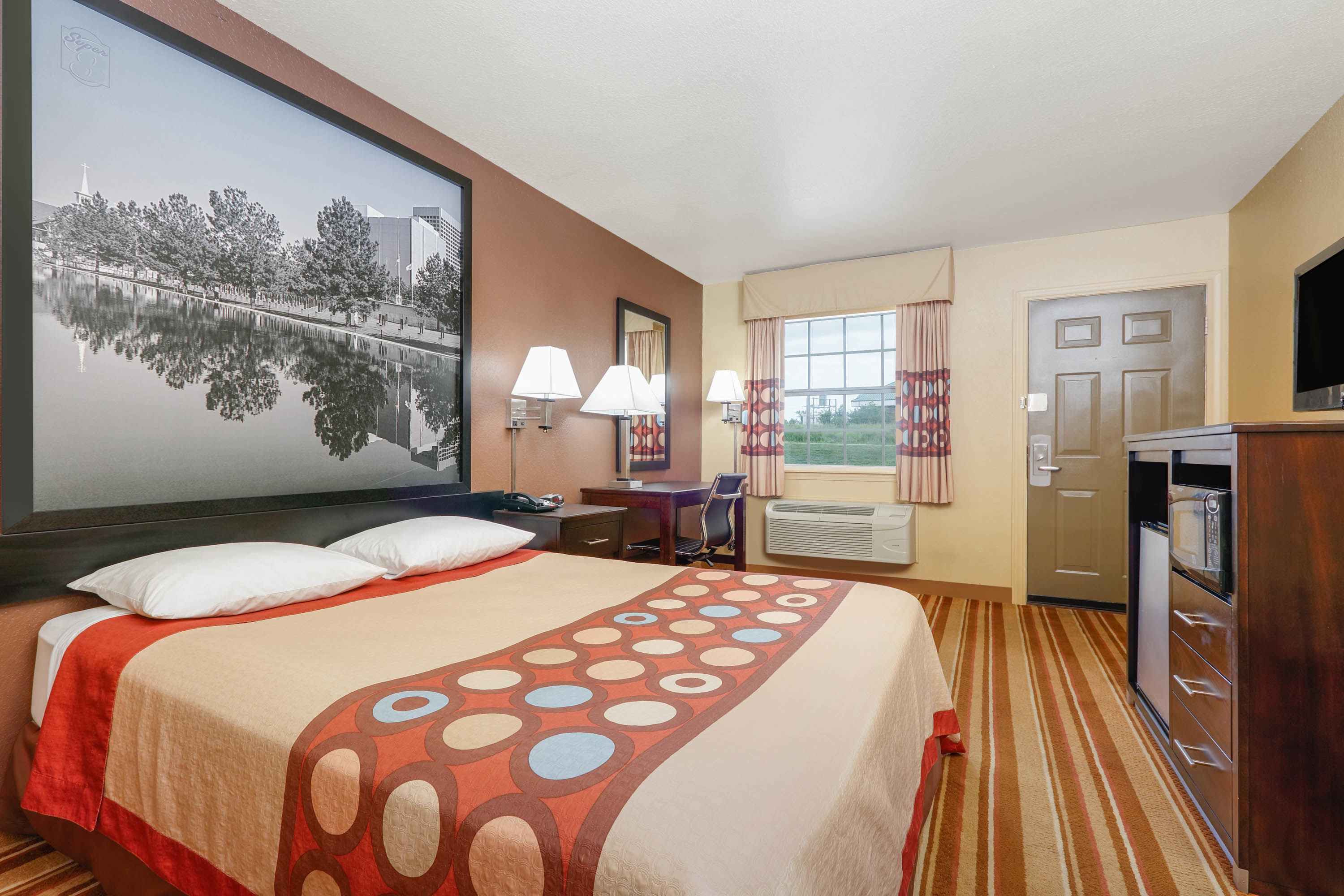 Guest room at the Super 8 by Wyndham Big Cabin/Vinita Area in Vinita, Oklahoma