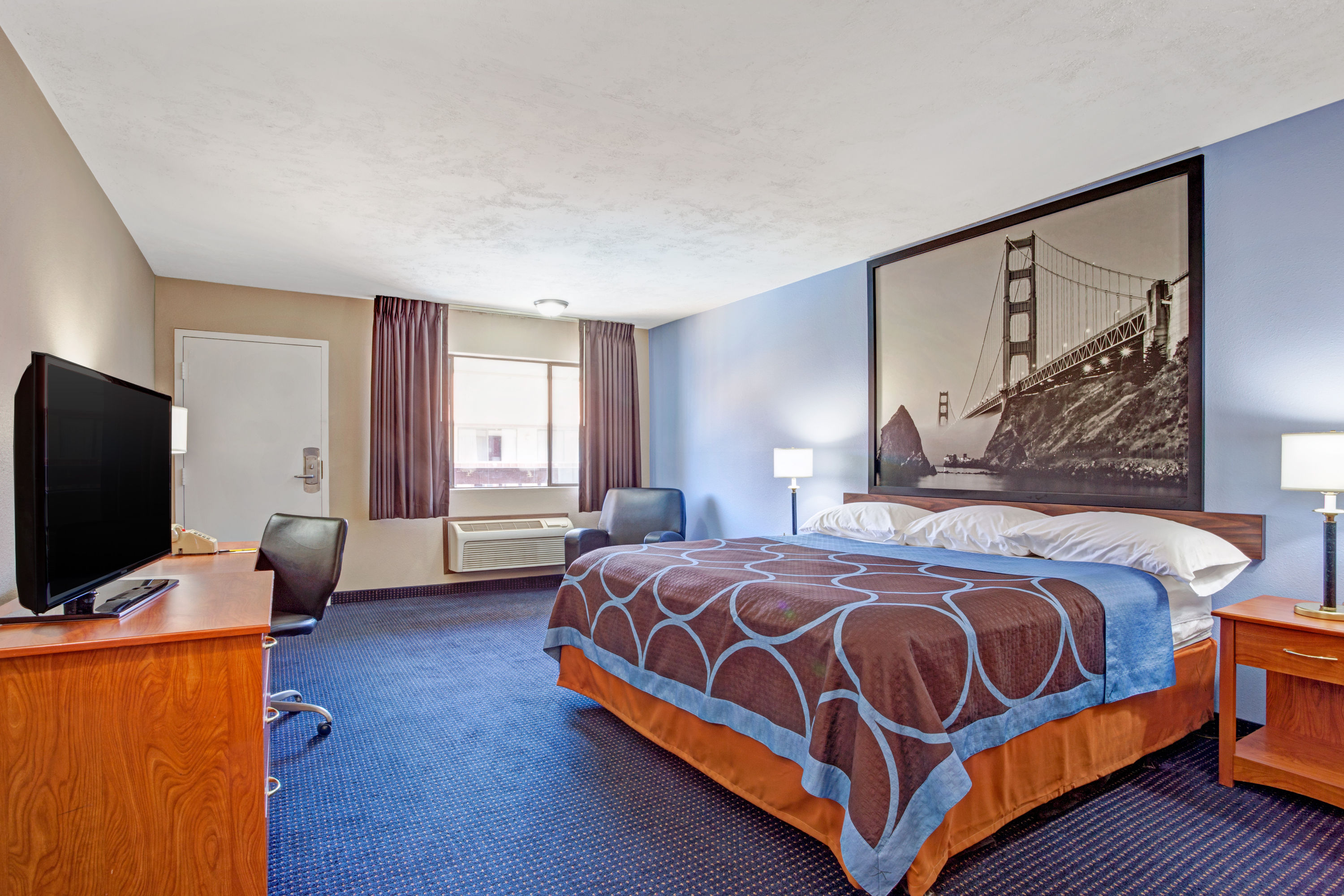 Guest room at the Super 8 by Wyndham Albany in Albany, Oregon