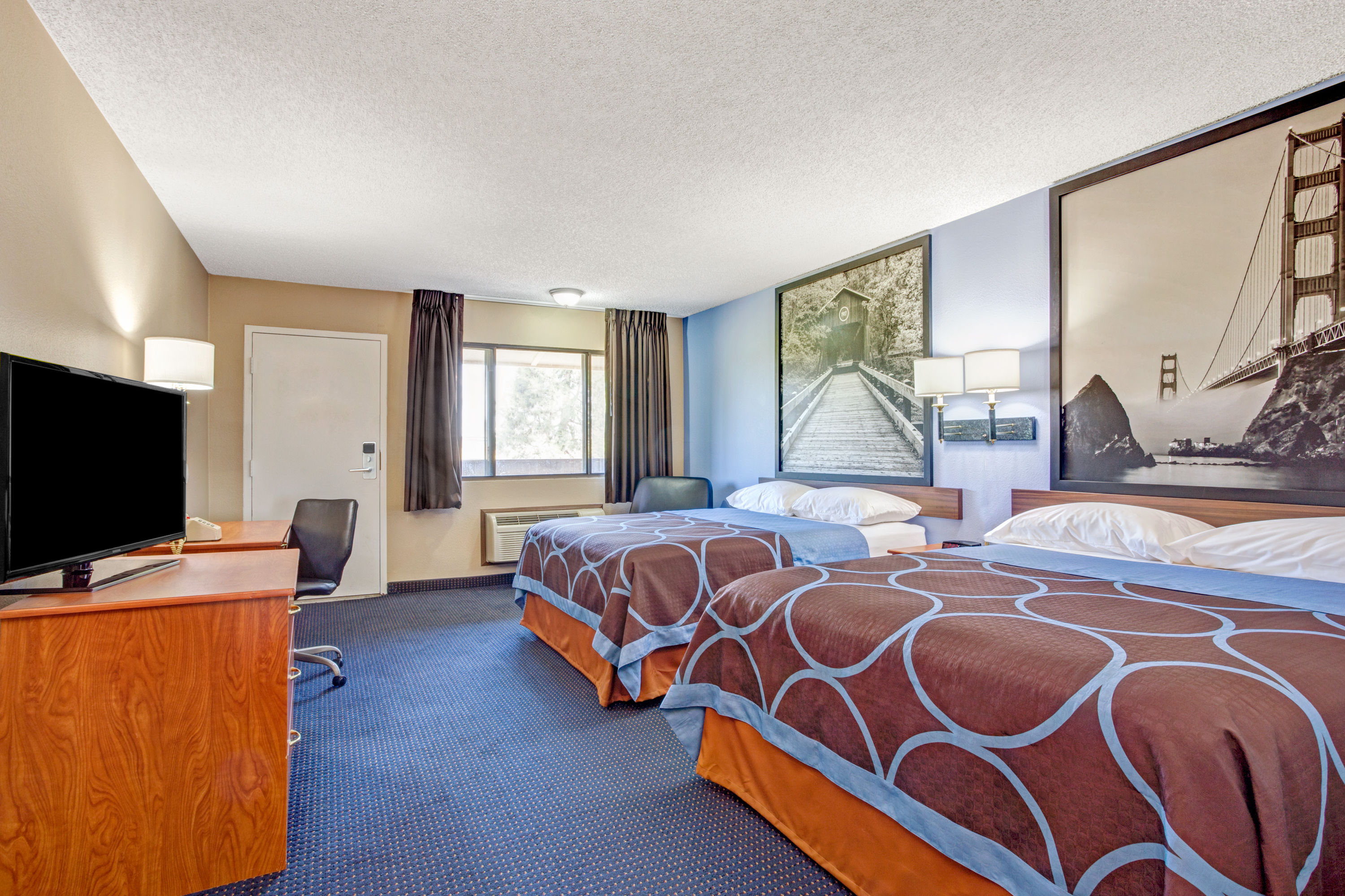 Guest room at the Super 8 by Wyndham Albany in Albany, Oregon