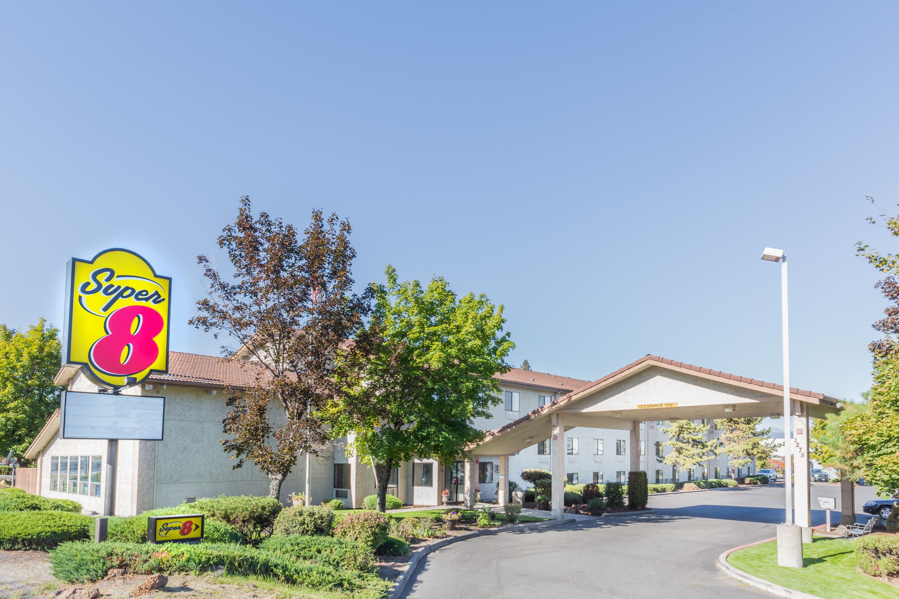 Super 8 By Wyndham Bend Bend Or Hotels