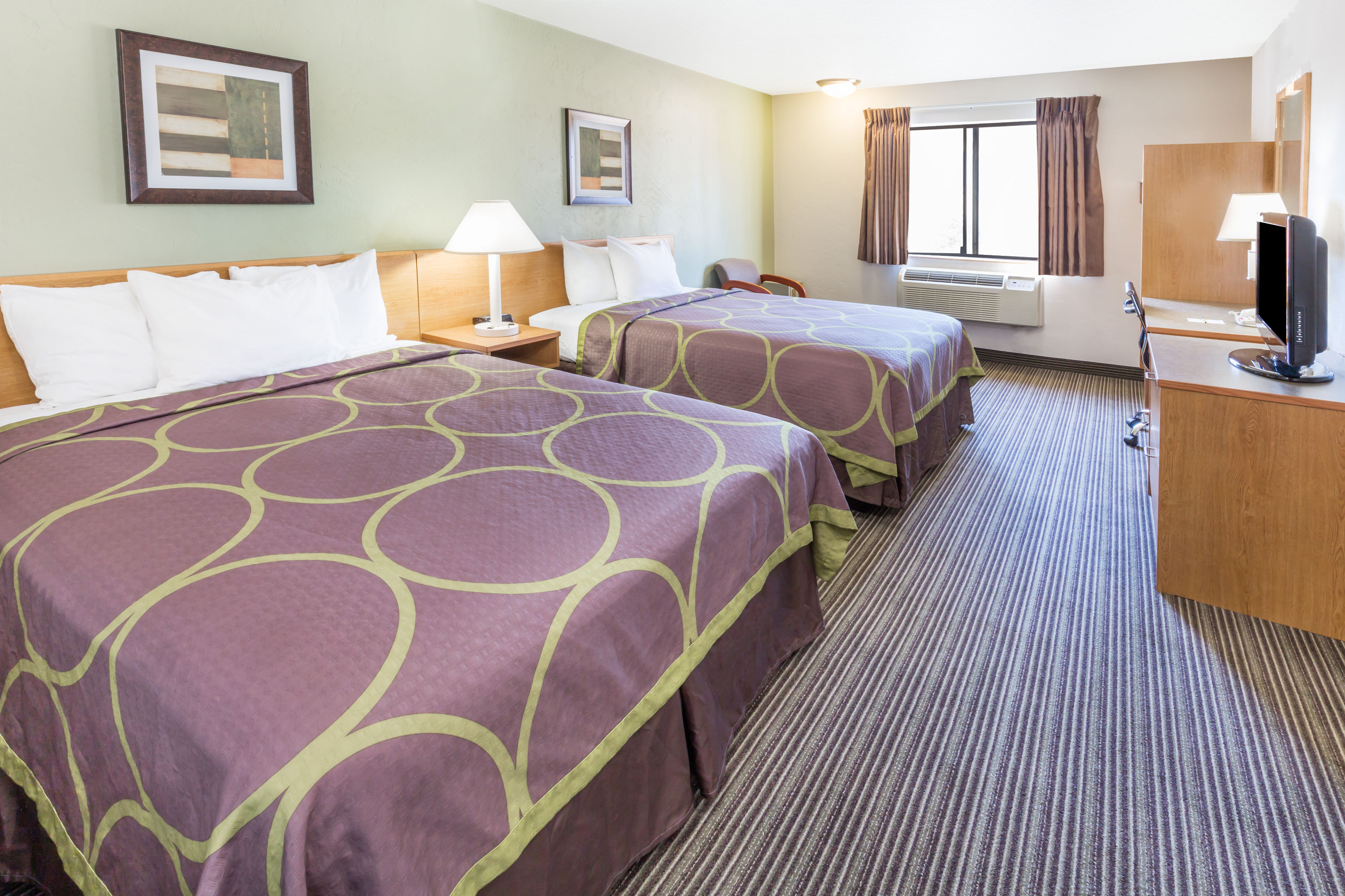 Super 8 by Wyndham Bend Bend, OR Hotels