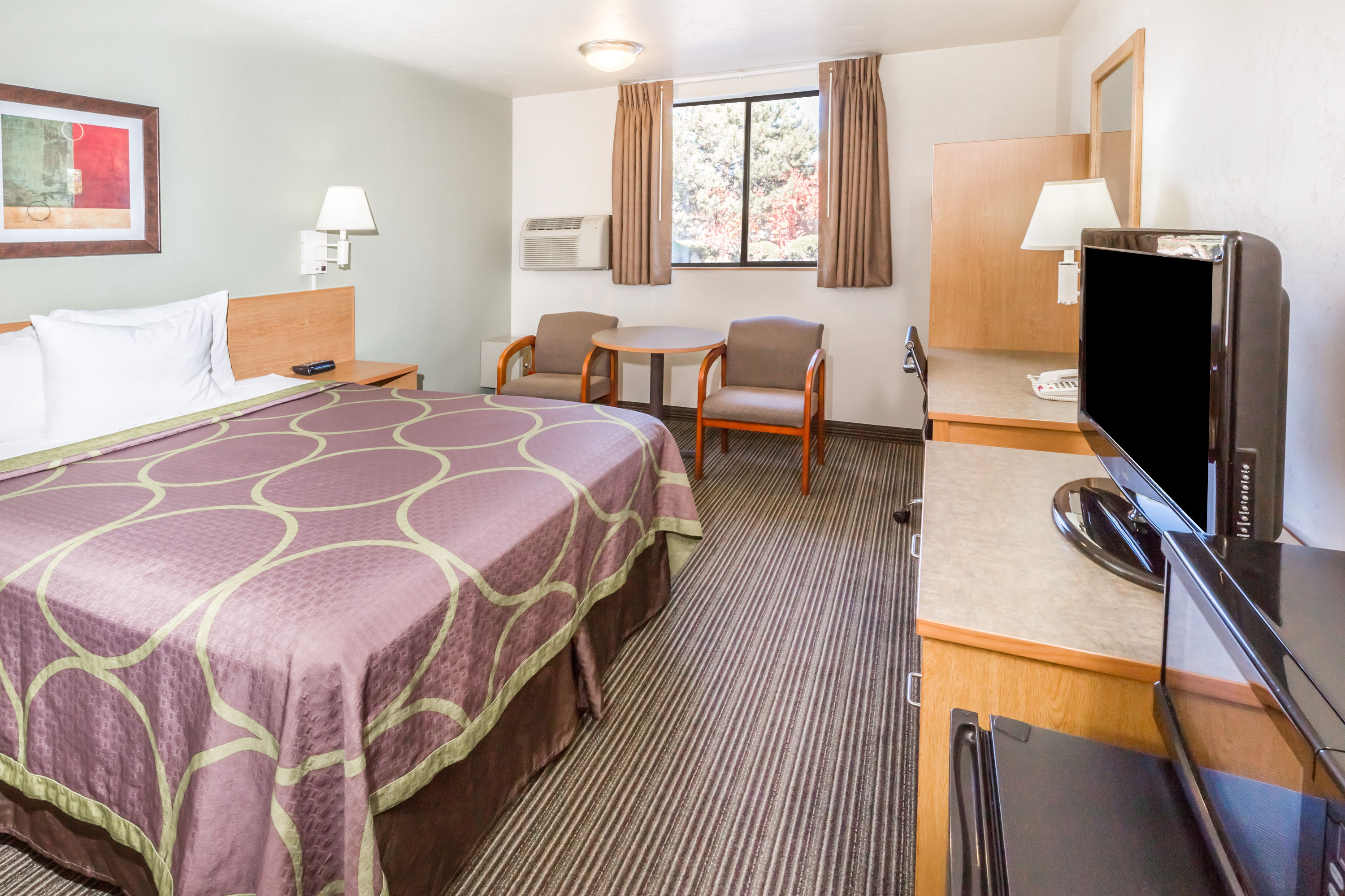 Super 8 by Wyndham Bend Bend, OR Hotels