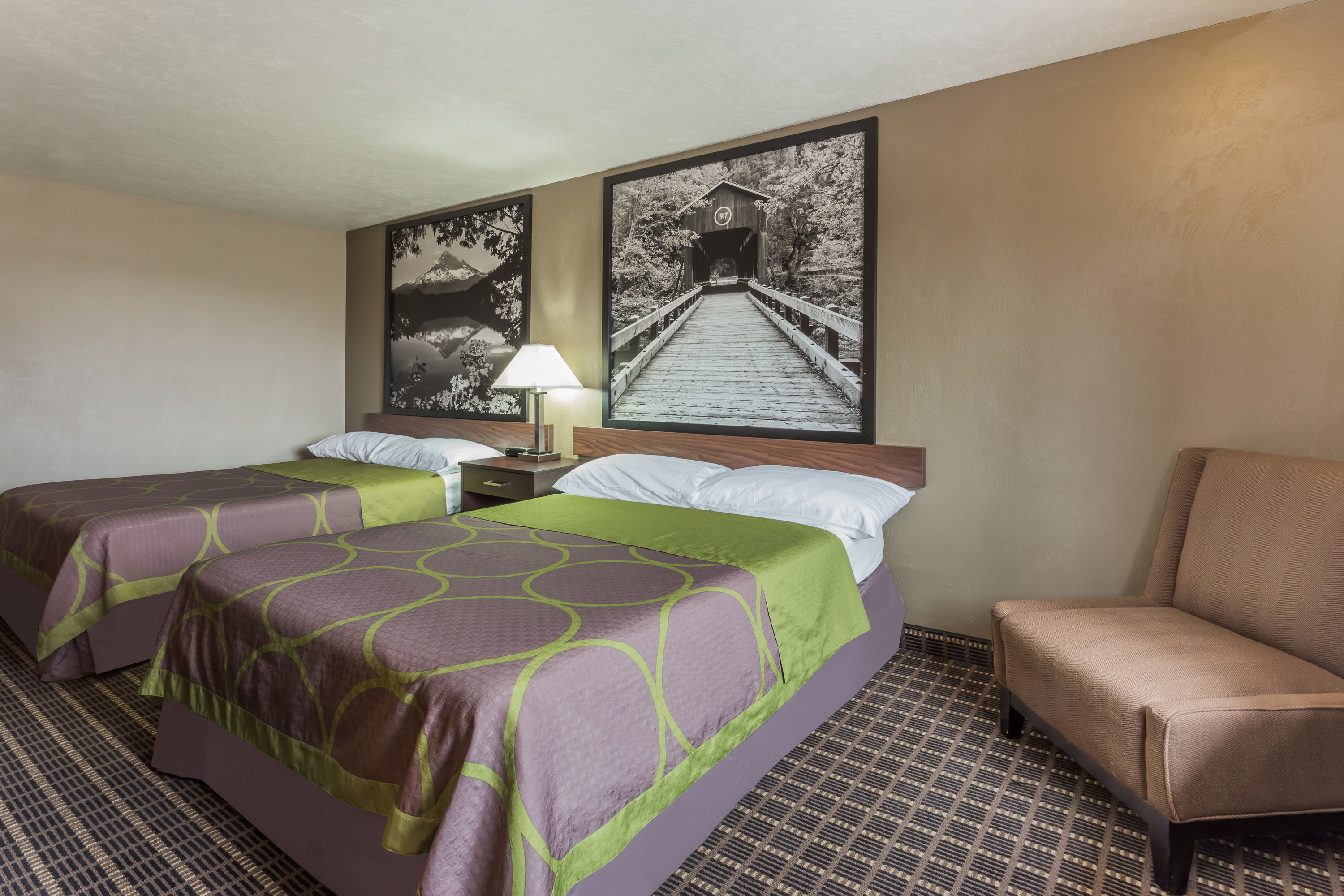 Guest room at the Super 8 by Wyndham Corvallis in Corvallis, Oregon