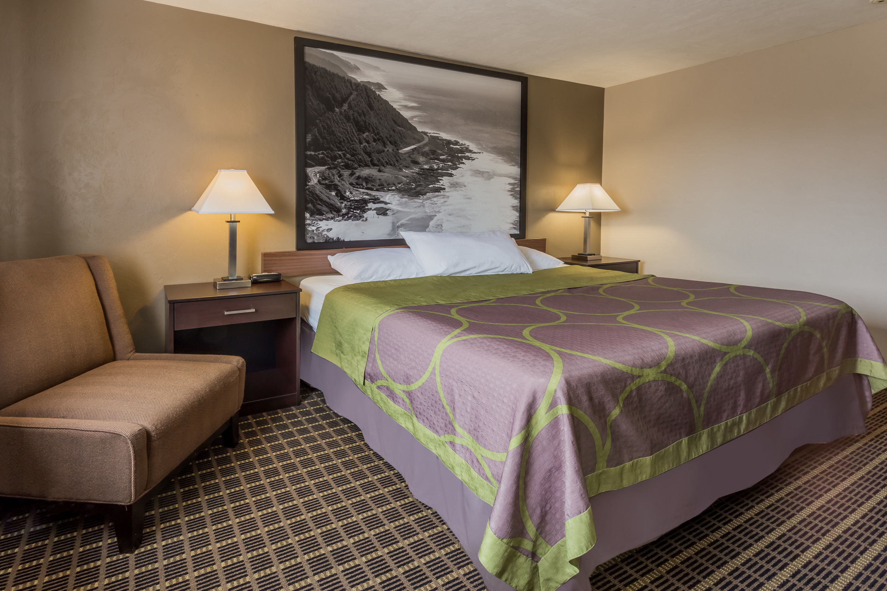 Guest room at the Super 8 by Wyndham Corvallis in Corvallis, Oregon