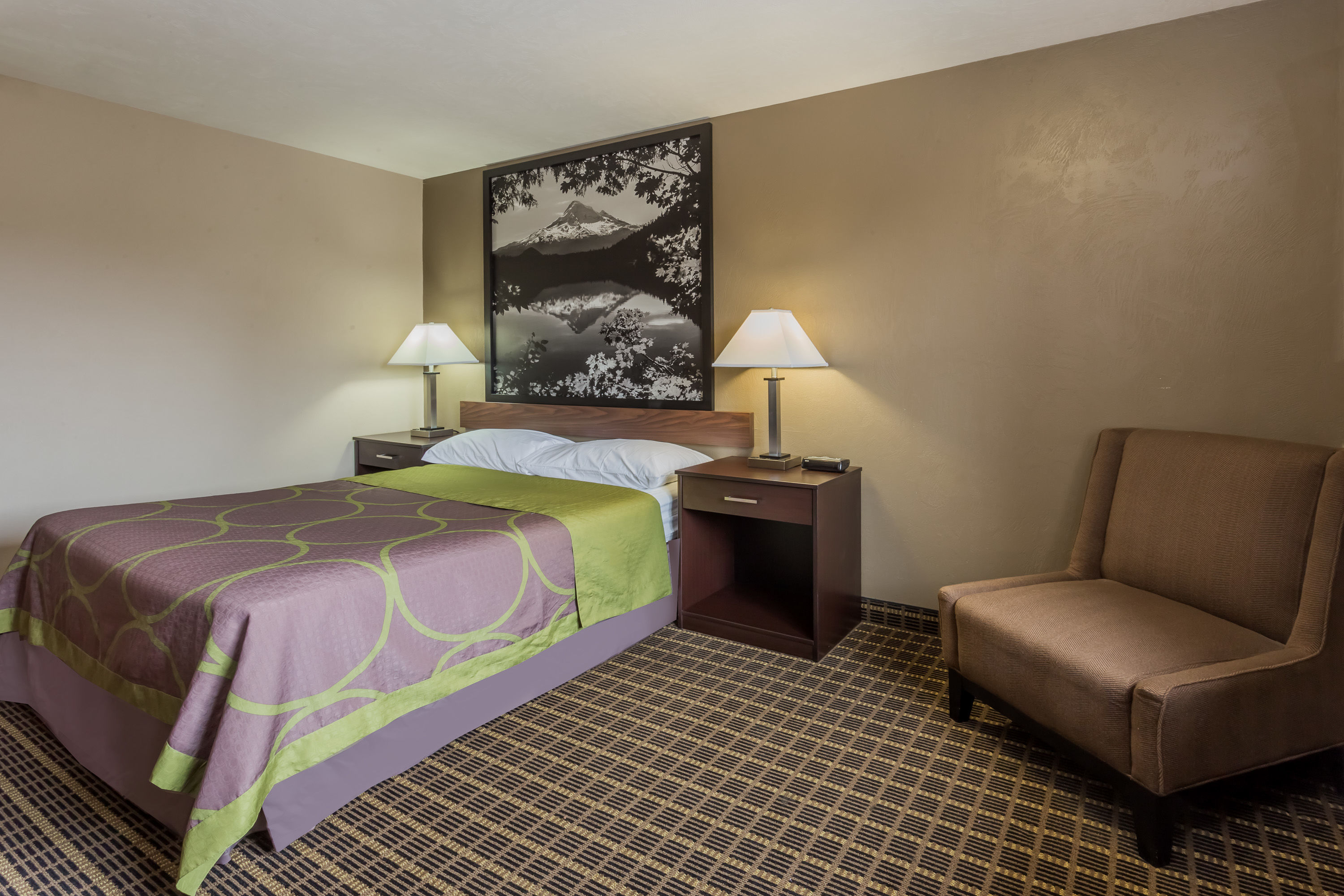 Guest room at the Super 8 by Wyndham Corvallis in Corvallis, Oregon