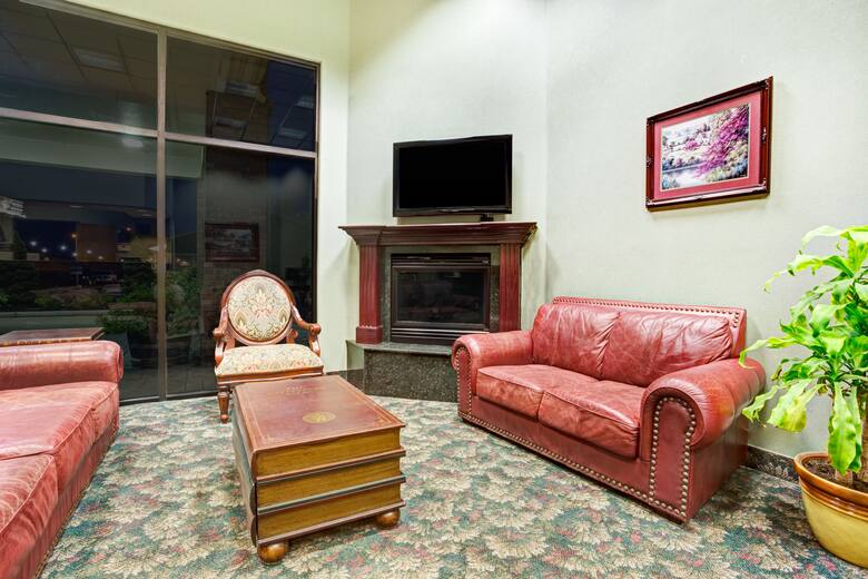 Super 8 Creswell/South Eugene hotel lobby in Creswell, Oregon