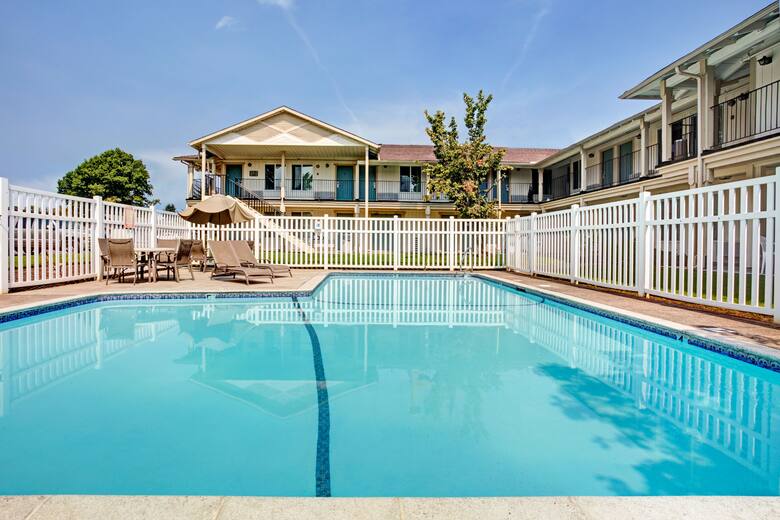 Pool at the Super 8 Creswell/South Eugene in Creswell, Oregon