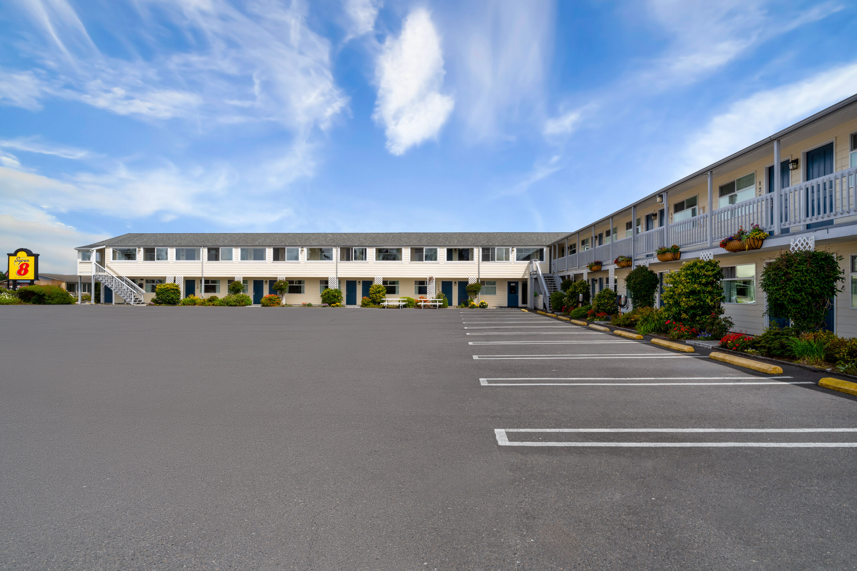Exterior Day Image of Super 8 by Wyndham Florence OR hotel in Florence, Oregon