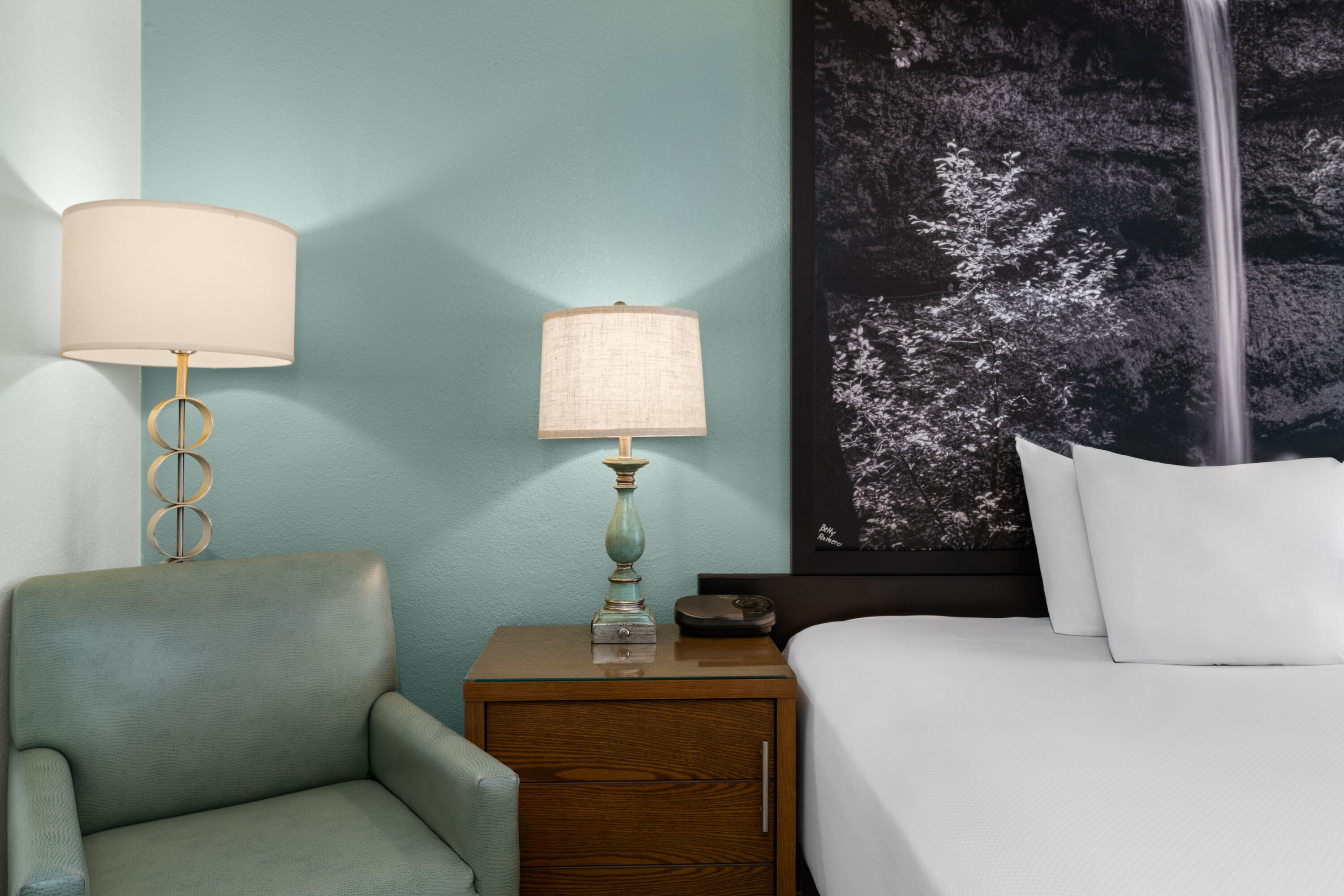 Guest room at the Super 8 by Wyndham Florence OR in Florence, Oregon