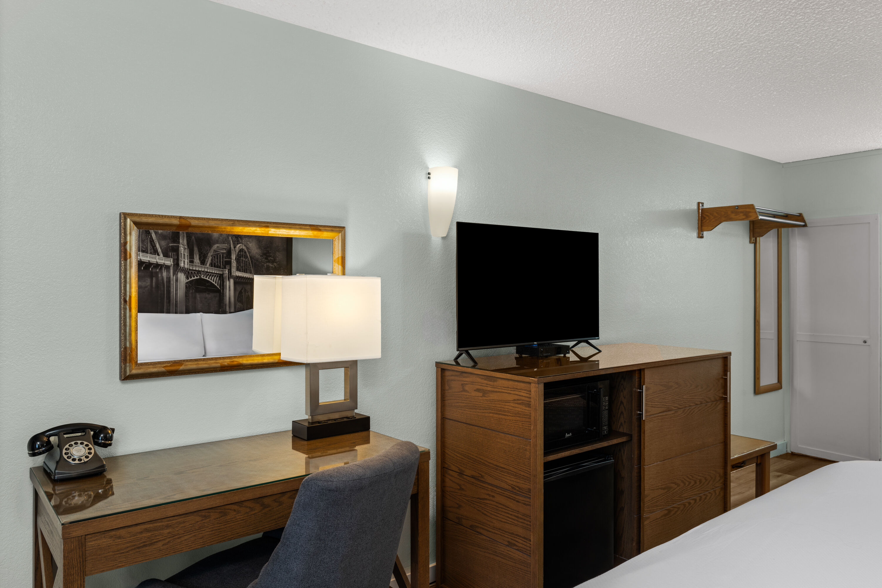 Guest room at the Super 8 by Wyndham Florence OR in Florence, Oregon