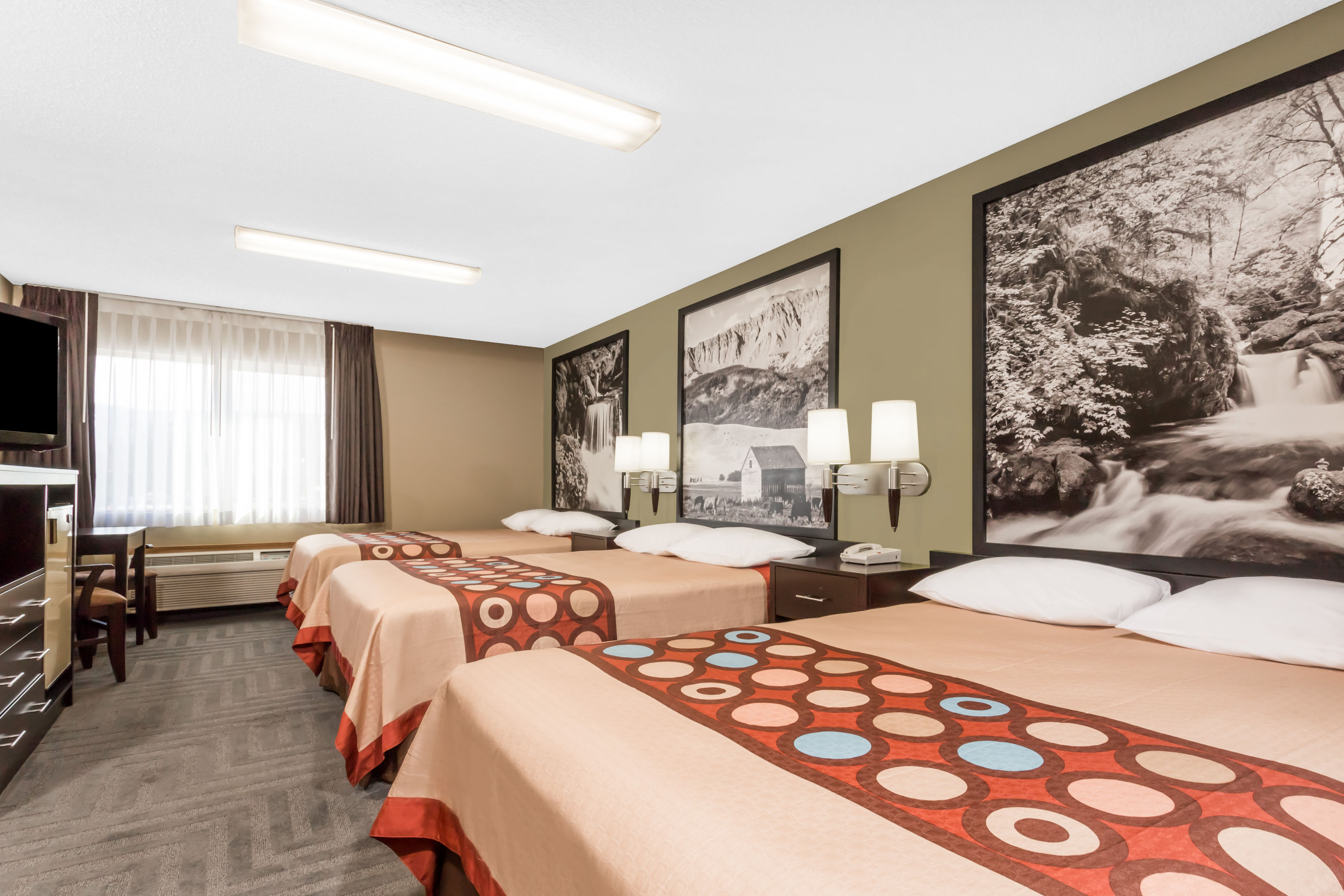 Super 8 by Wyndham LaGrande suite in LaGrande, Oregon