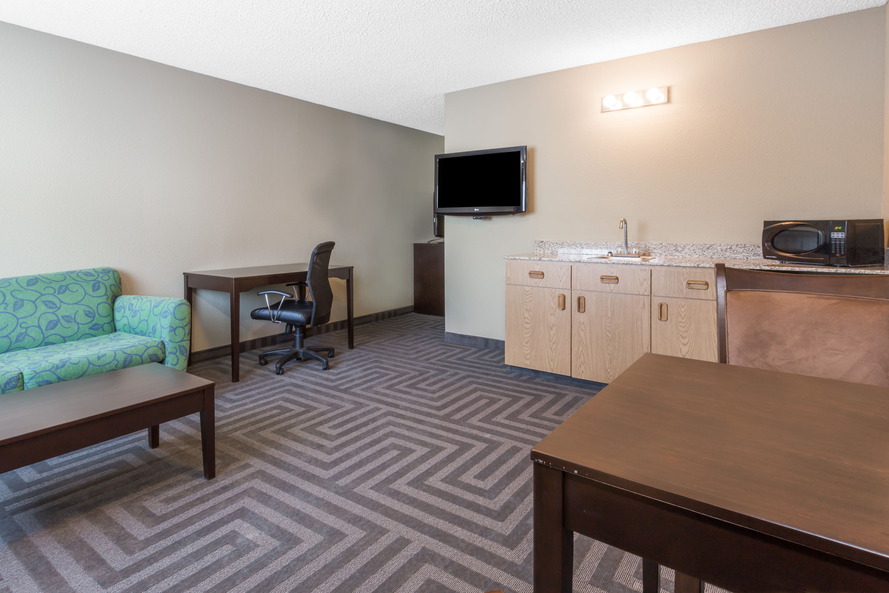 Super 8 by Wyndham LaGrande suite in LaGrande, Oregon