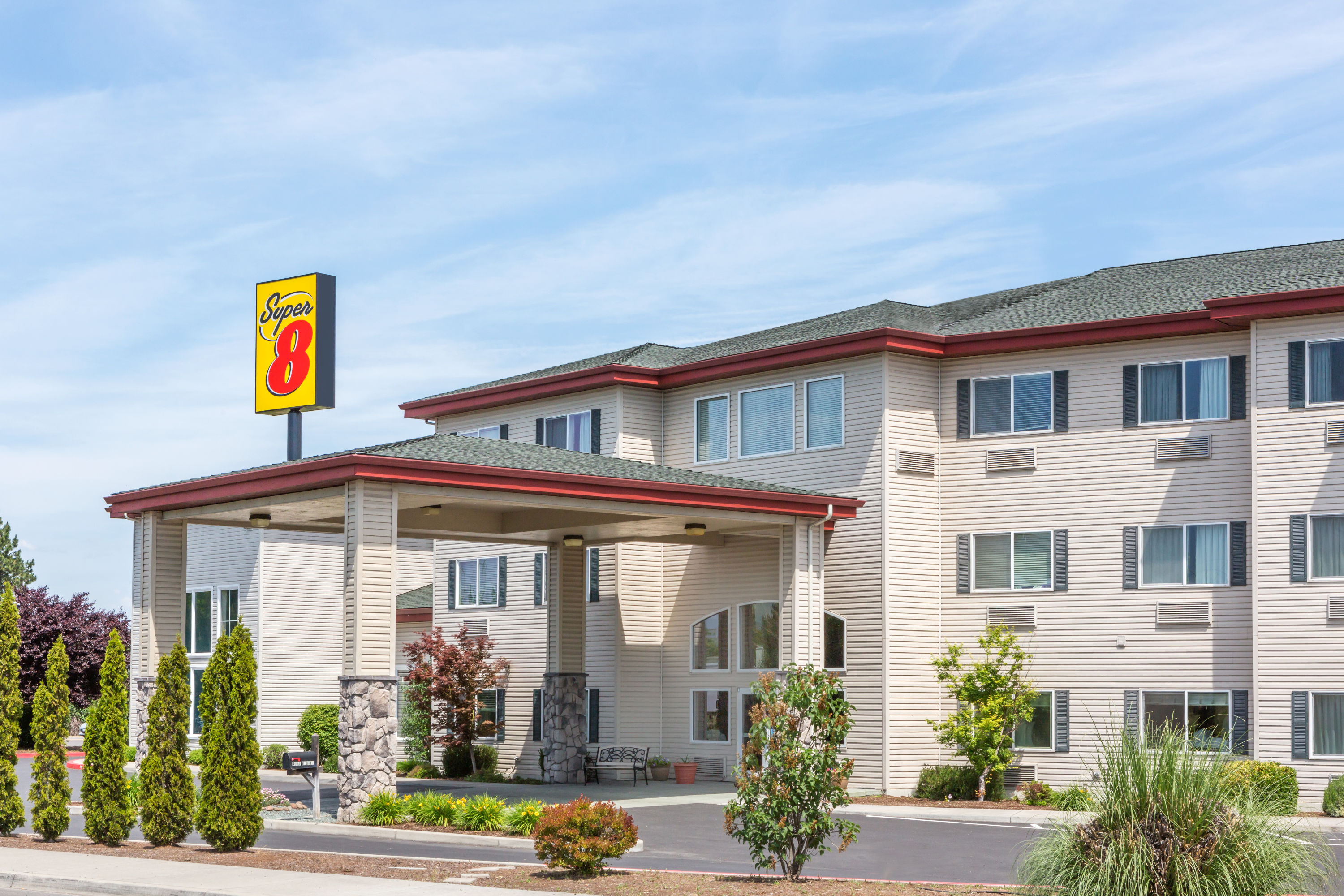 Exterior Day Image of Super 8 by Wyndham Central Pt Medford hotel in Medford, Oregon