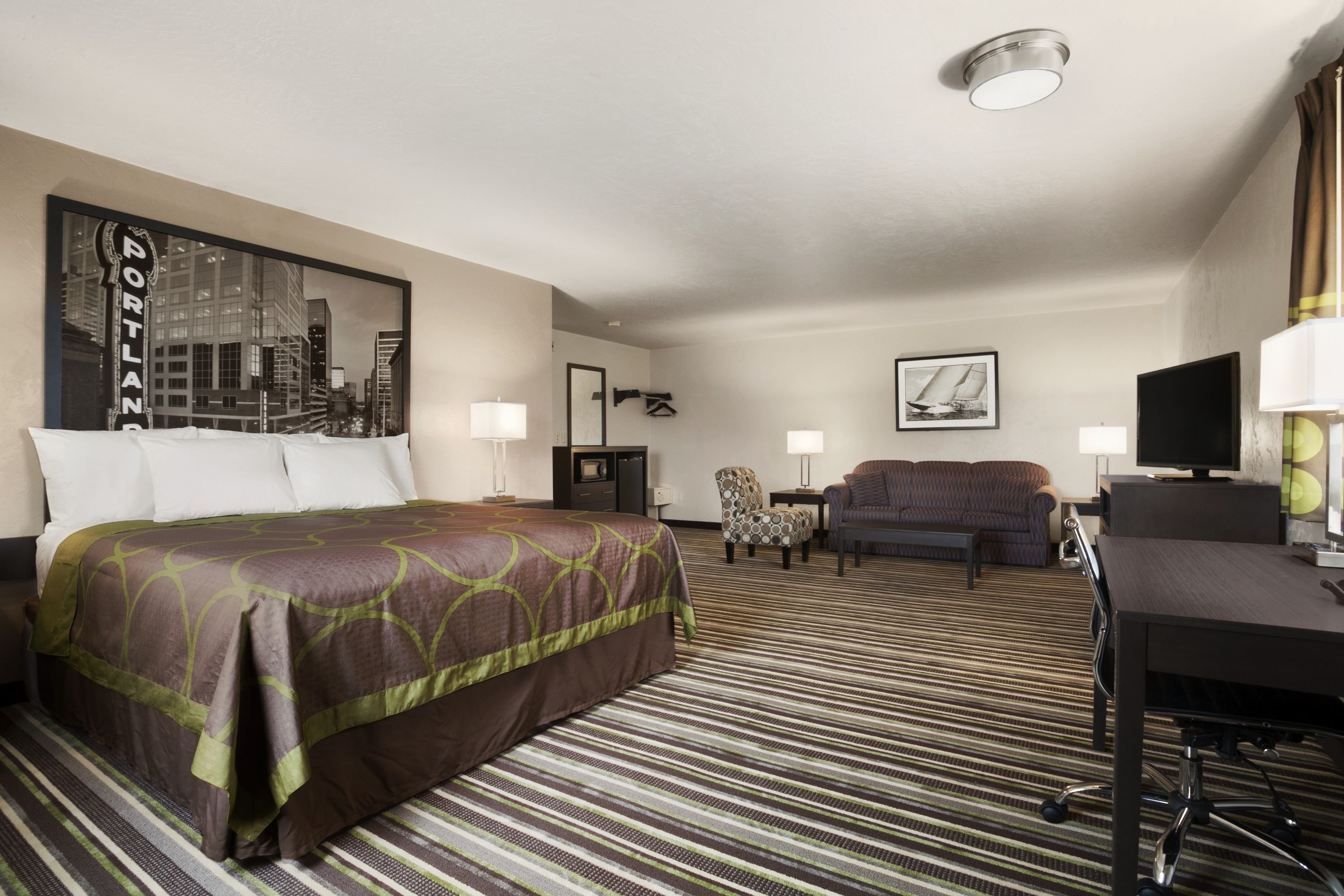 Super 8 by Wyndham Portland Airport suite in Portland, Oregon