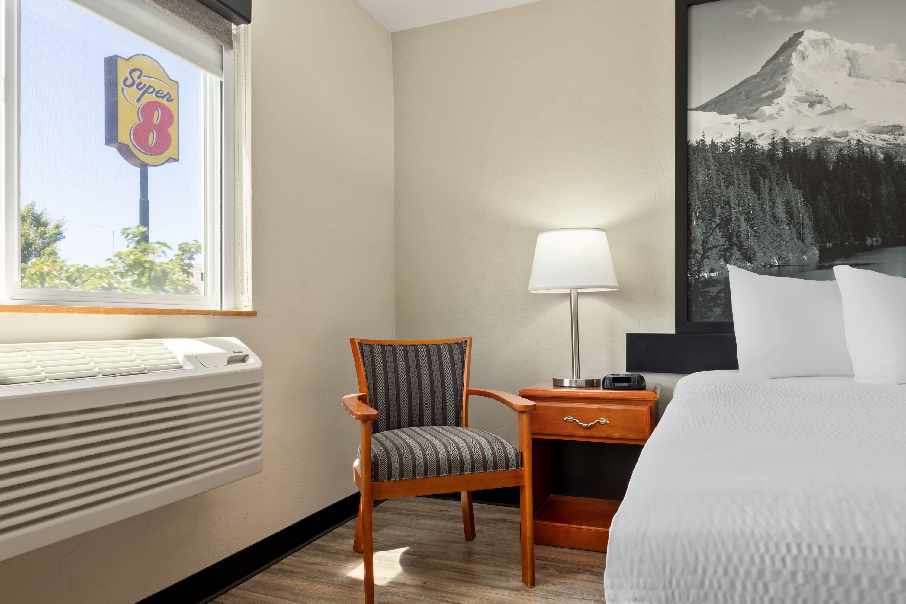 Guest room at the Super 8 by Wyndham Roseburg in Roseburg, Oregon