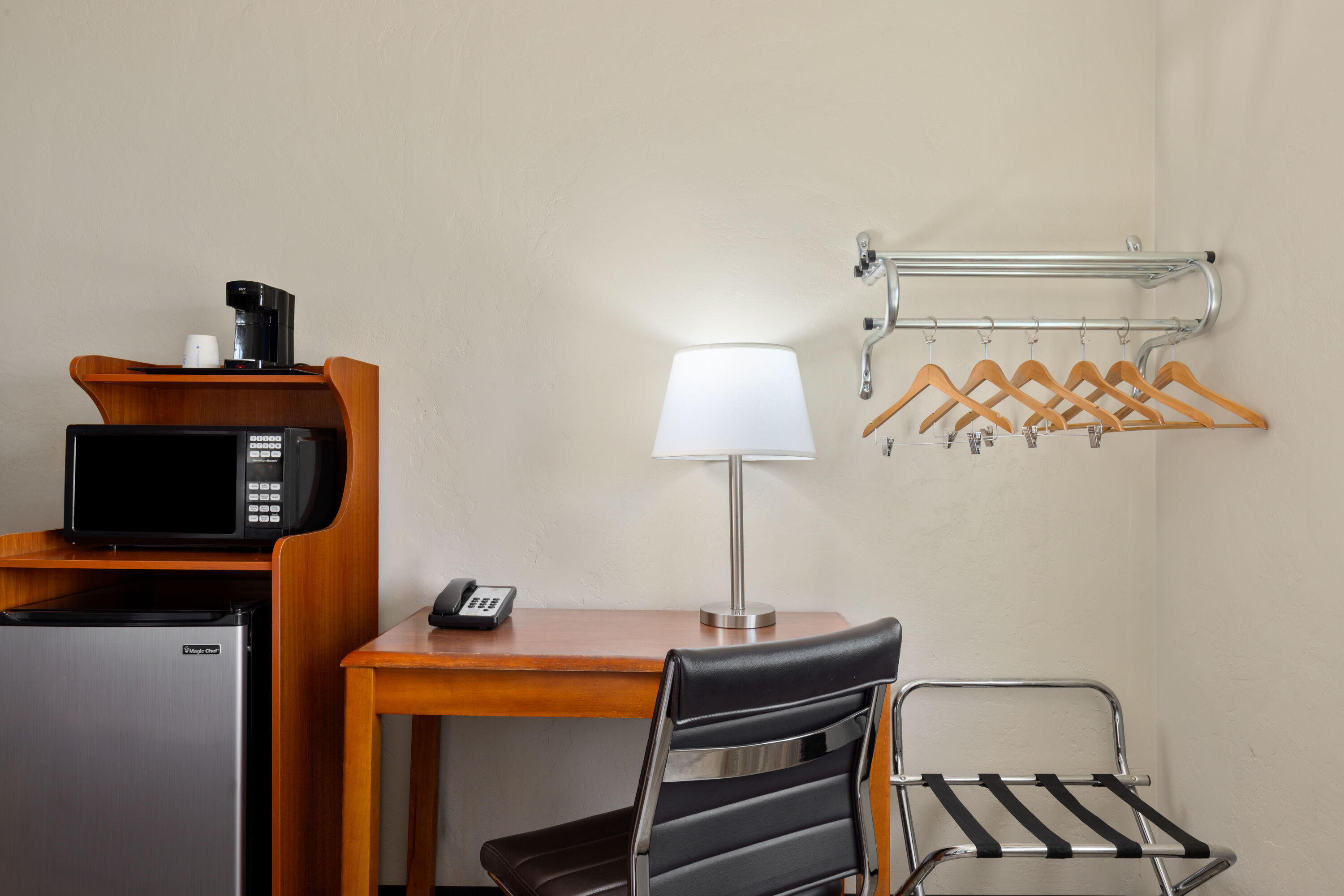 Guest room at the Super 8 by Wyndham Roseburg in Roseburg, Oregon