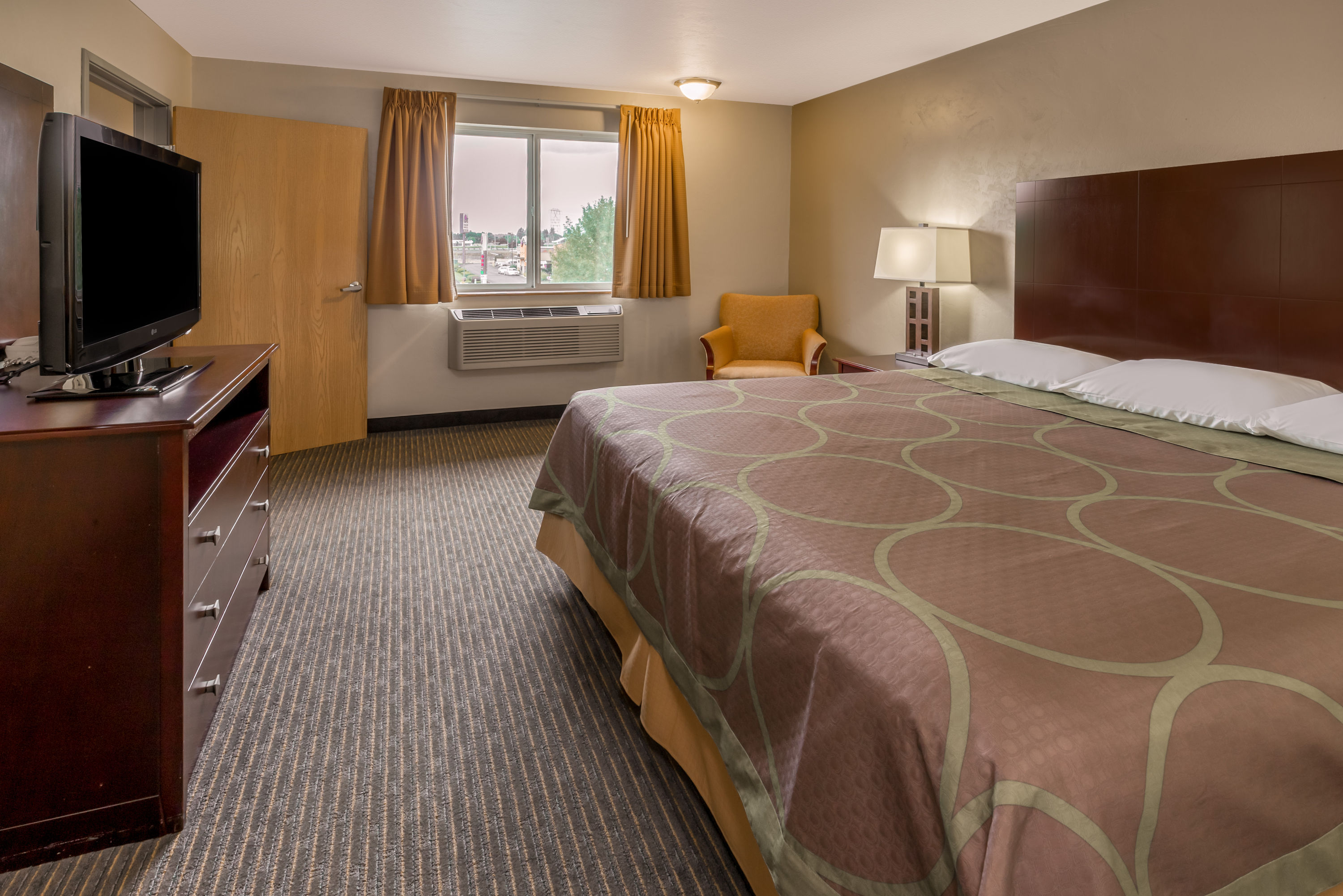 Guest room at the Super 8 by Wyndham Woodburn in Woodburn, Oregon