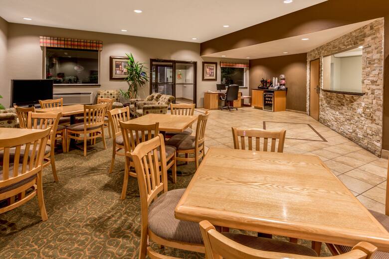 Super 8 By Wyndham Woodburn Hotels Or 97071 Super 8 By Wyndham Woodburn Hotel Lobby In Oregon