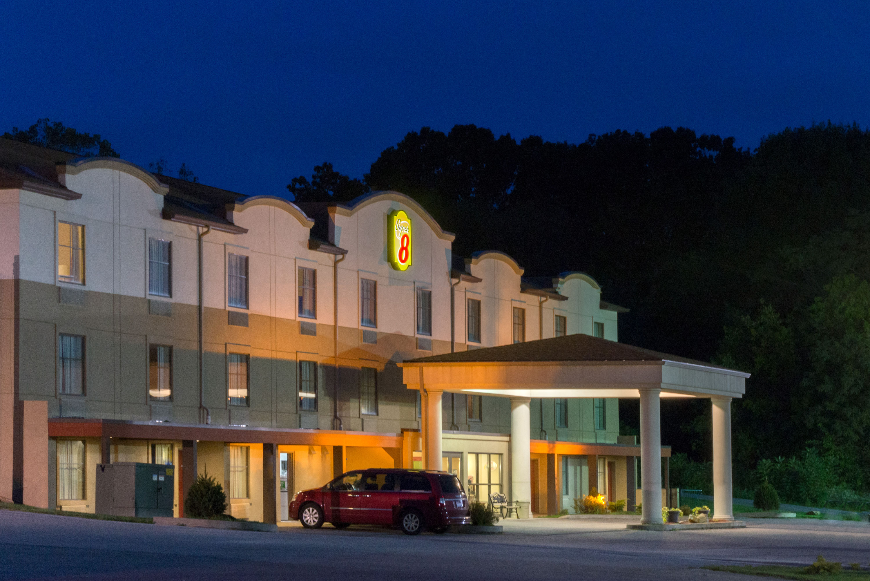 Super 8 by Wyndham Beaver Falls | Beaver Falls, PA Hotels