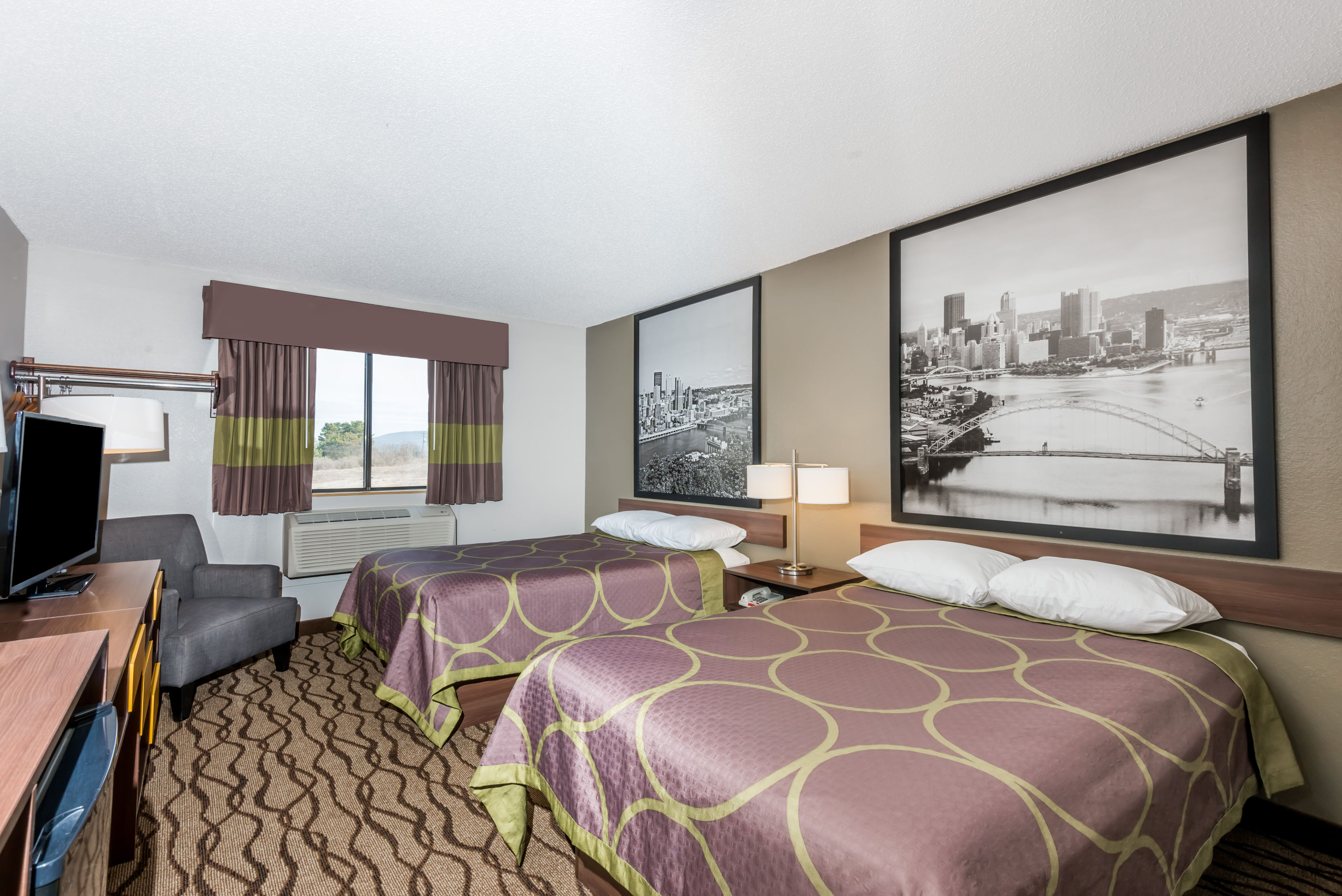 Guest room at the Super 8 by Wyndham Bedford in Bedford, Pennsylvania