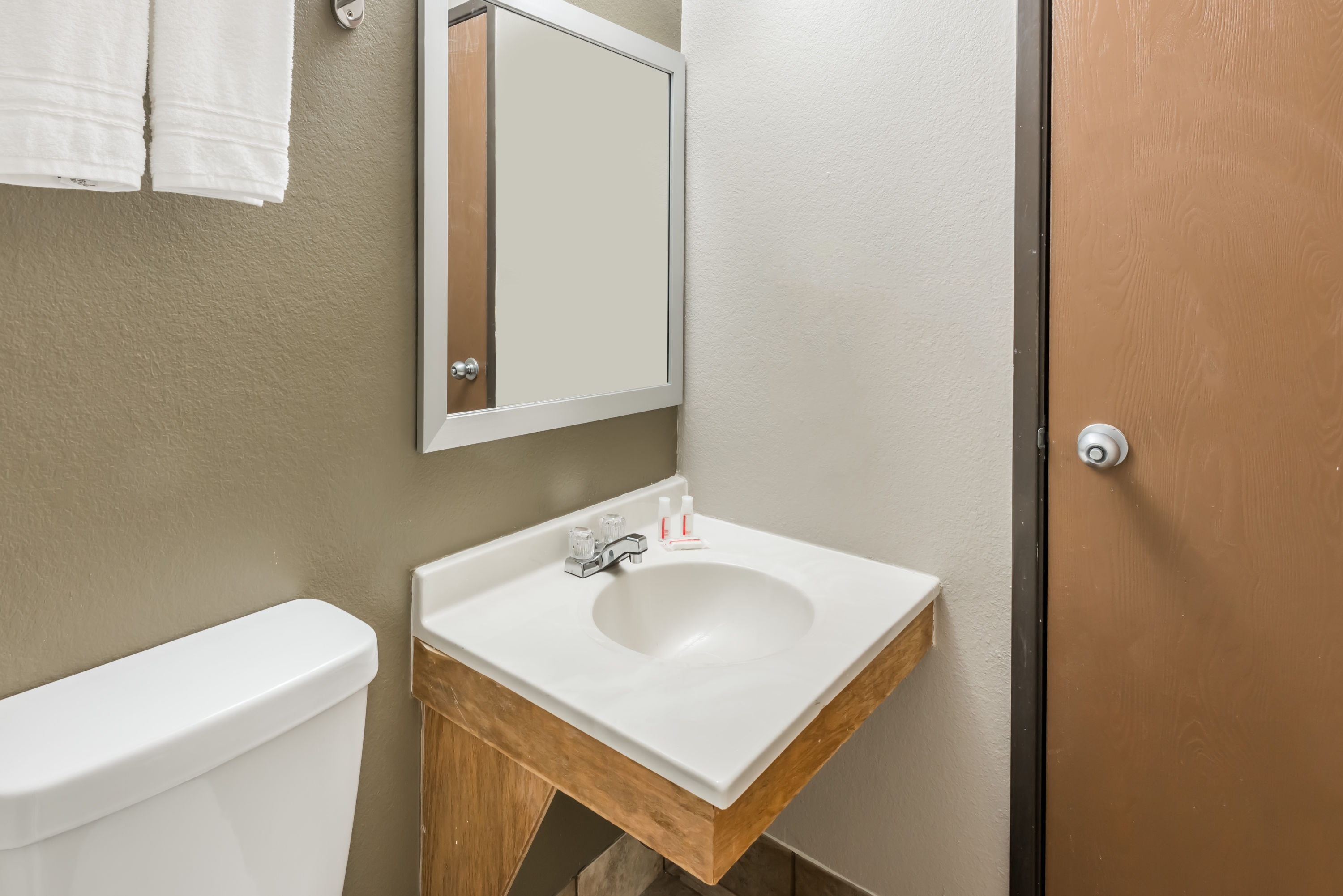 Guest room at the Super 8 by Wyndham Bedford in Bedford, Pennsylvania