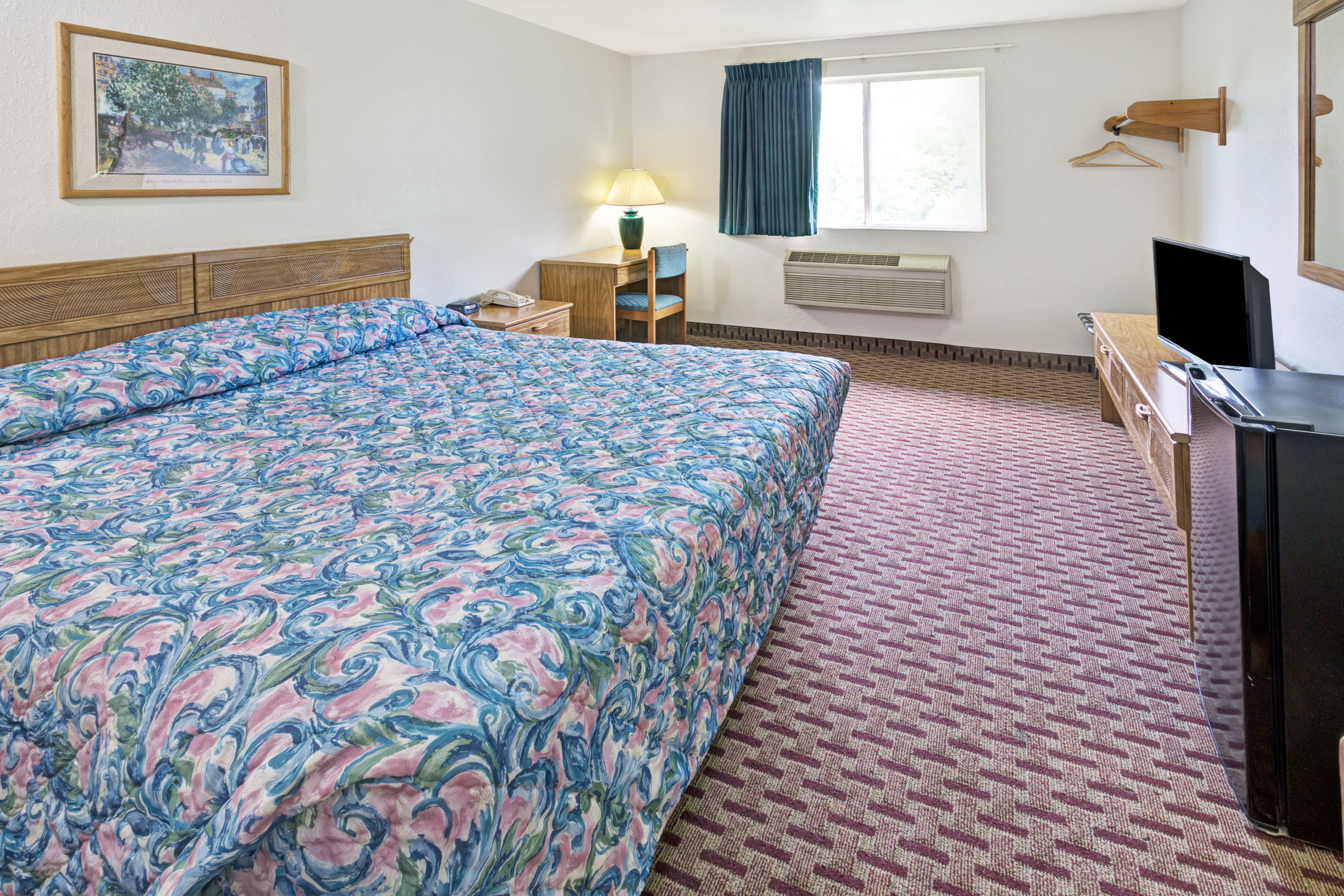 Guest room at the Super 8 by Wyndham Canonsburg/Pittsburgh Area in Canonsburg, Pennsylvania