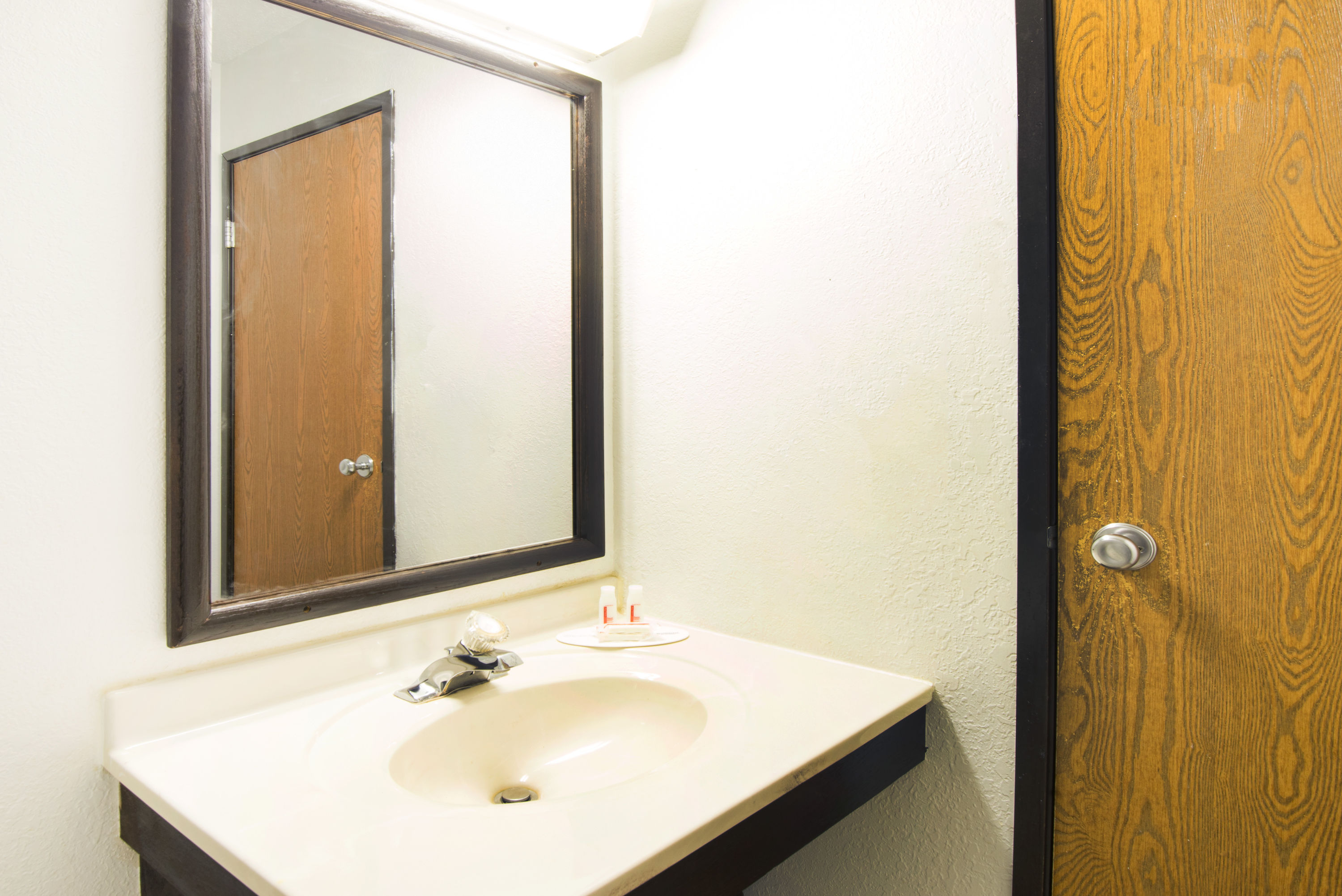 Guest room bath at the Super 8 by Wyndham Pittsburgh PA Airport/University Area in Coraopolis, Pennsylvania
