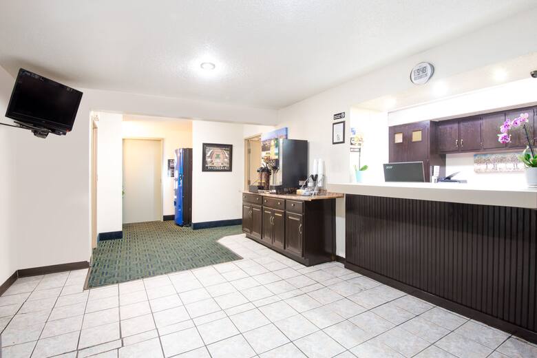 Super 8 Pittsburgh Airport/Coraopolis Area hotel lobby in Coraopolis, Pennsylvania