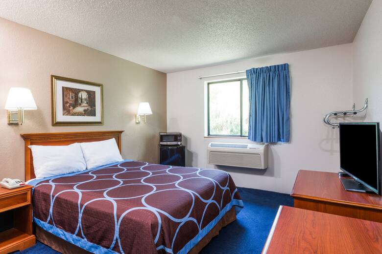Guest room at the Super 8 Delmont in Delmont, Pennsylvania