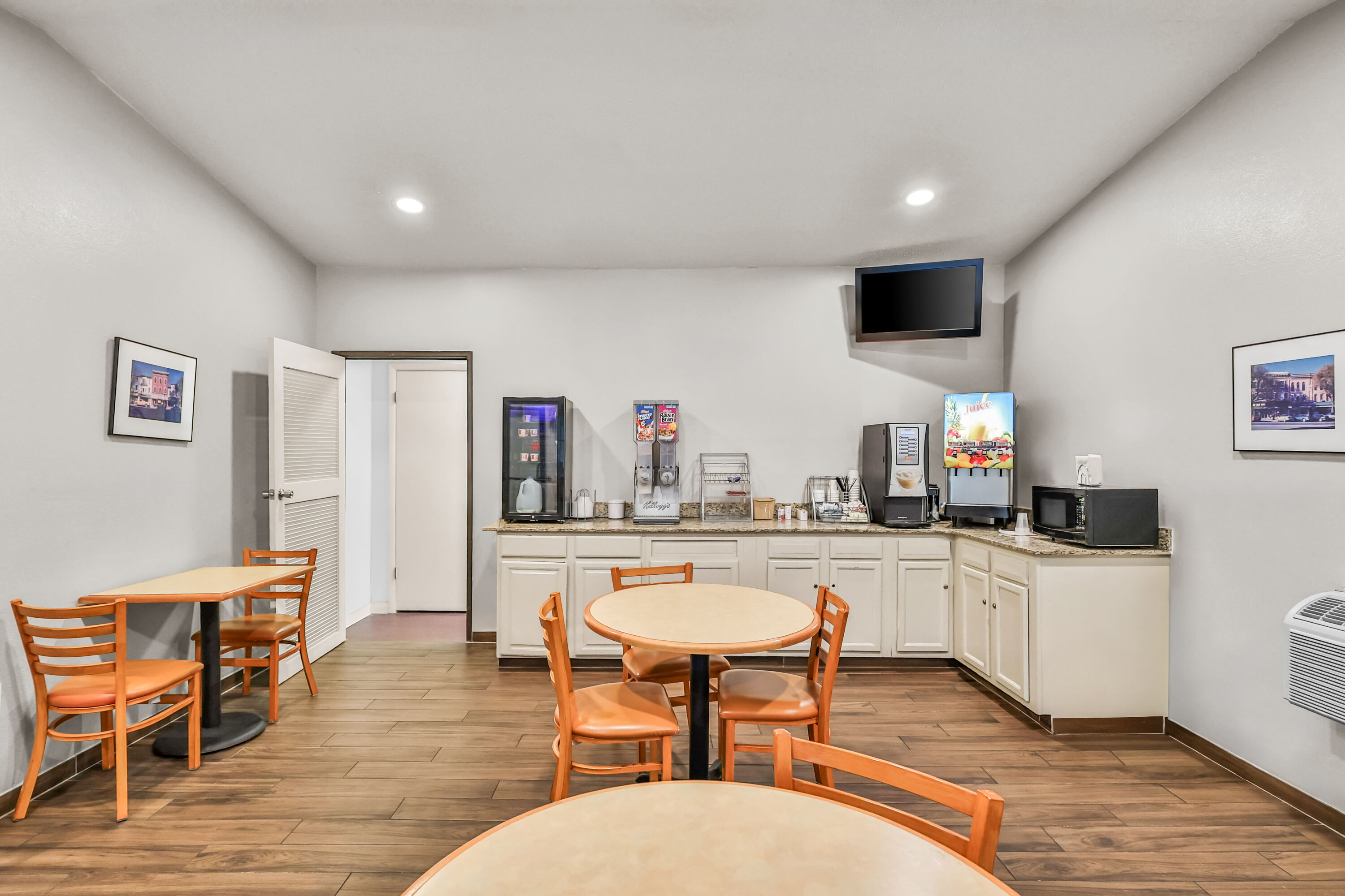Super 8 by Wyndham East Stroudsburg/Poconos restaurant breakfast area with seating in East Stroudsburg, Pennsylvania