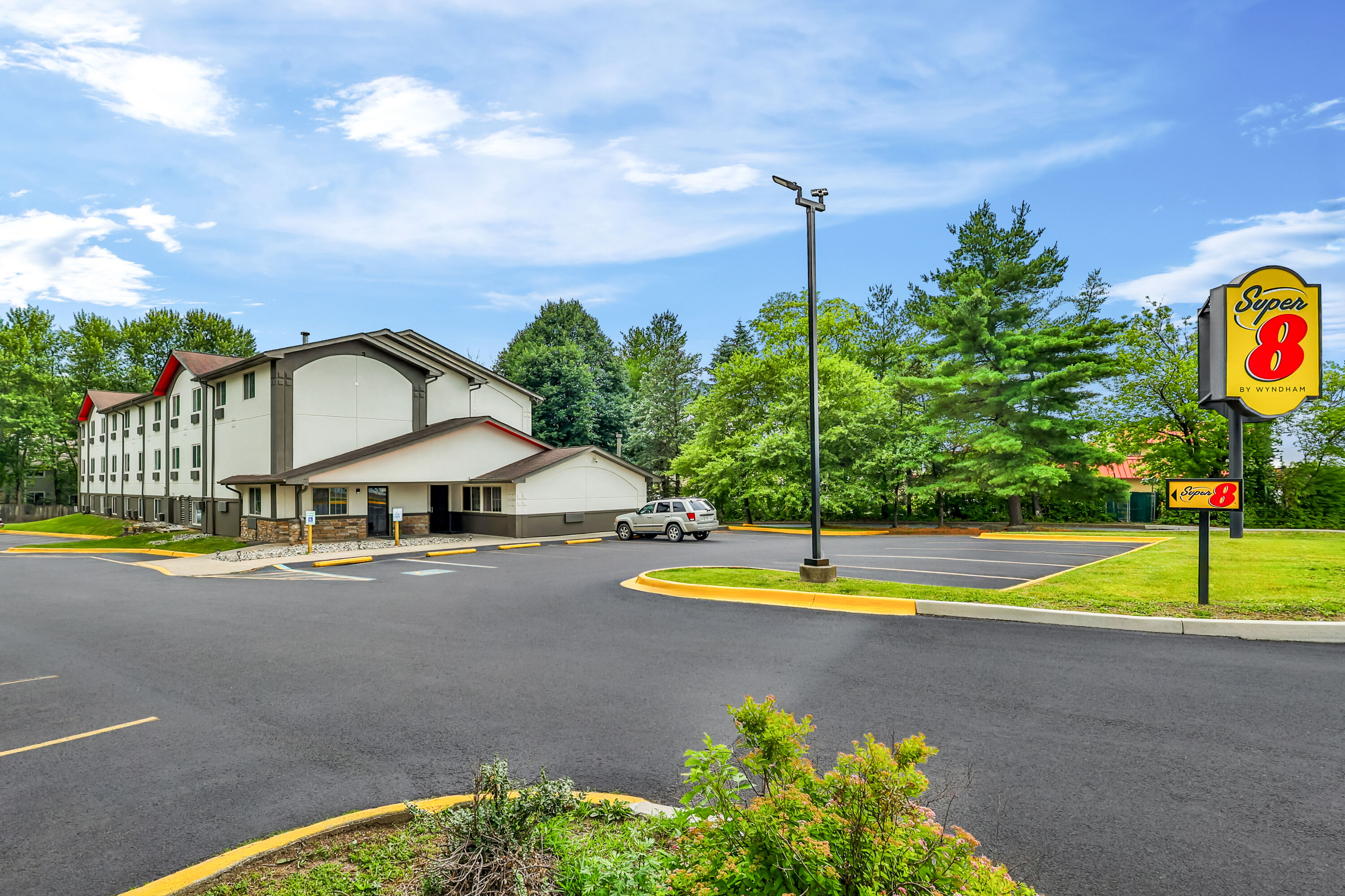 Exterior Day Image of Super 8 by Wyndham East Stroudsburg/Poconos hotel in East Stroudsburg, Pennsylvania