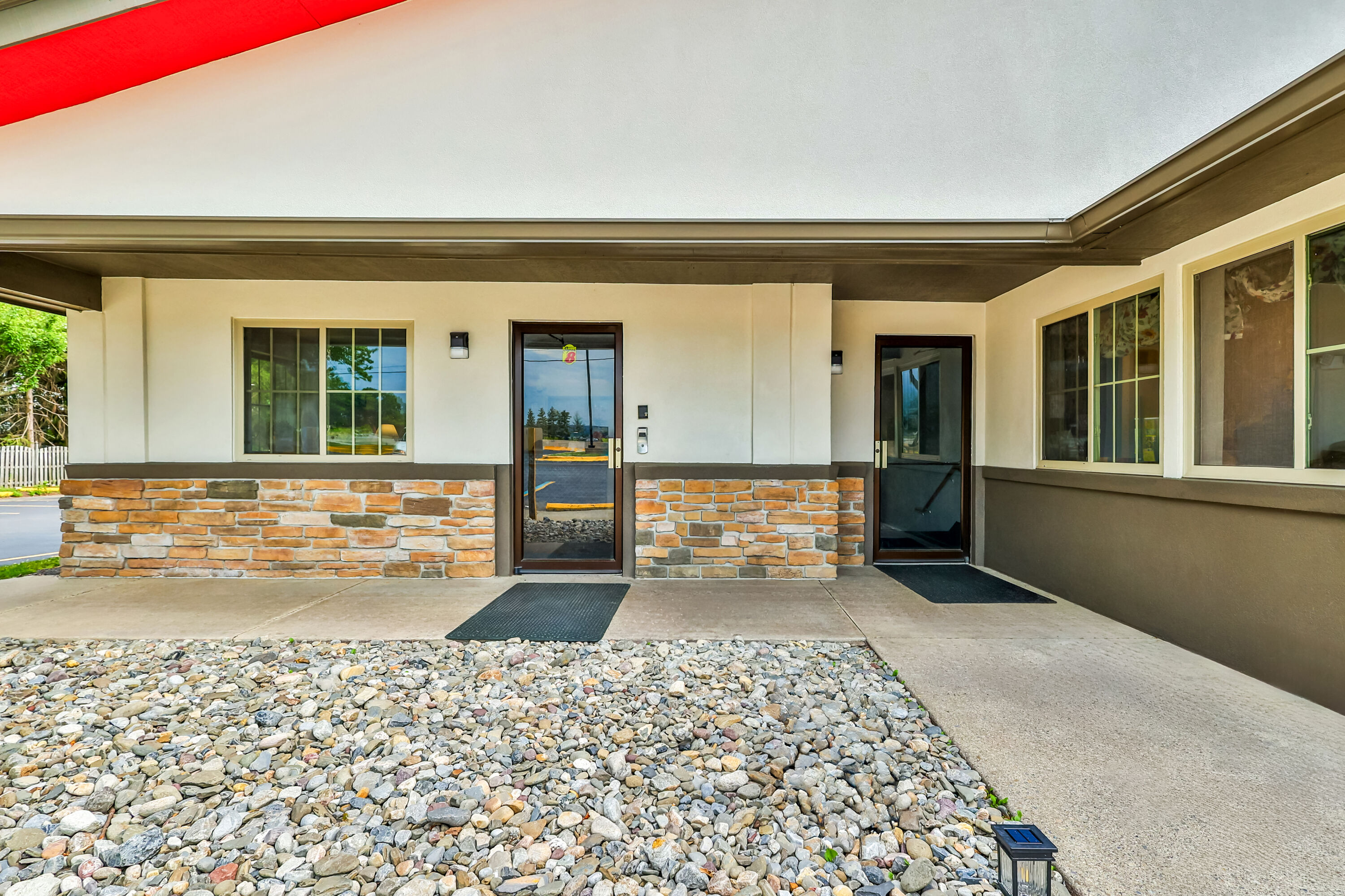 Exterior Day Image of Super 8 by Wyndham East Stroudsburg/Poconos hotel in East Stroudsburg, Pennsylvania