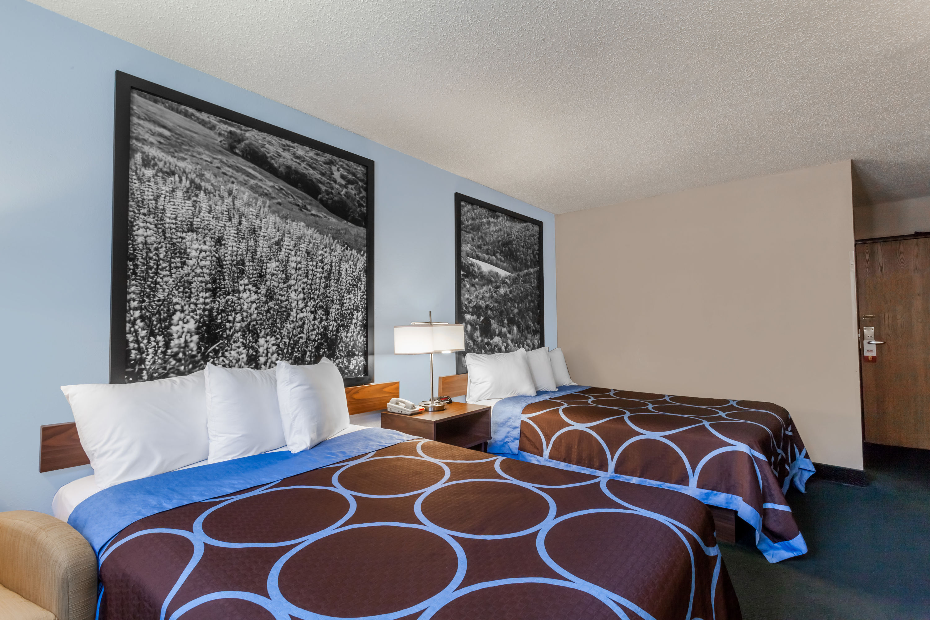 Guest room at the Super 8 by Wyndham East Stroudsburg/Poconos in East Stroudsburg, Pennsylvania