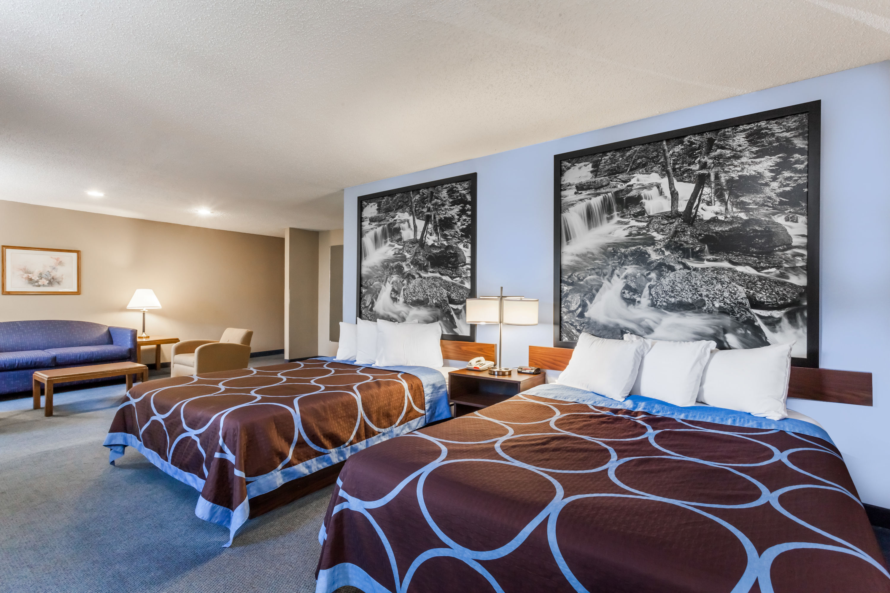 Guest room at the Super 8 by Wyndham East Stroudsburg/Poconos in East Stroudsburg, Pennsylvania