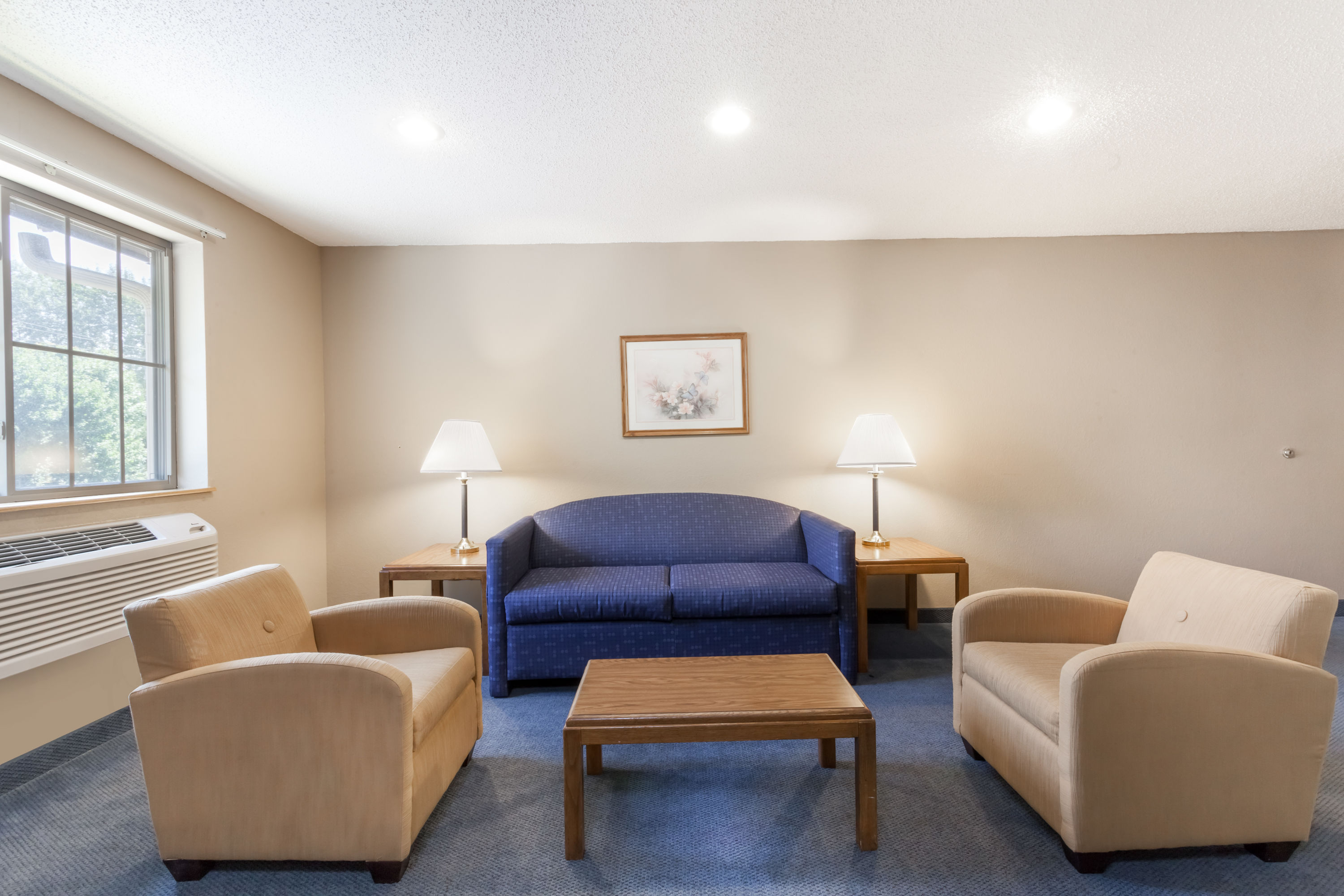 Super 8 by Wyndham East Stroudsburg/Poconos suite living room in East Stroudsburg, Pennsylvania
