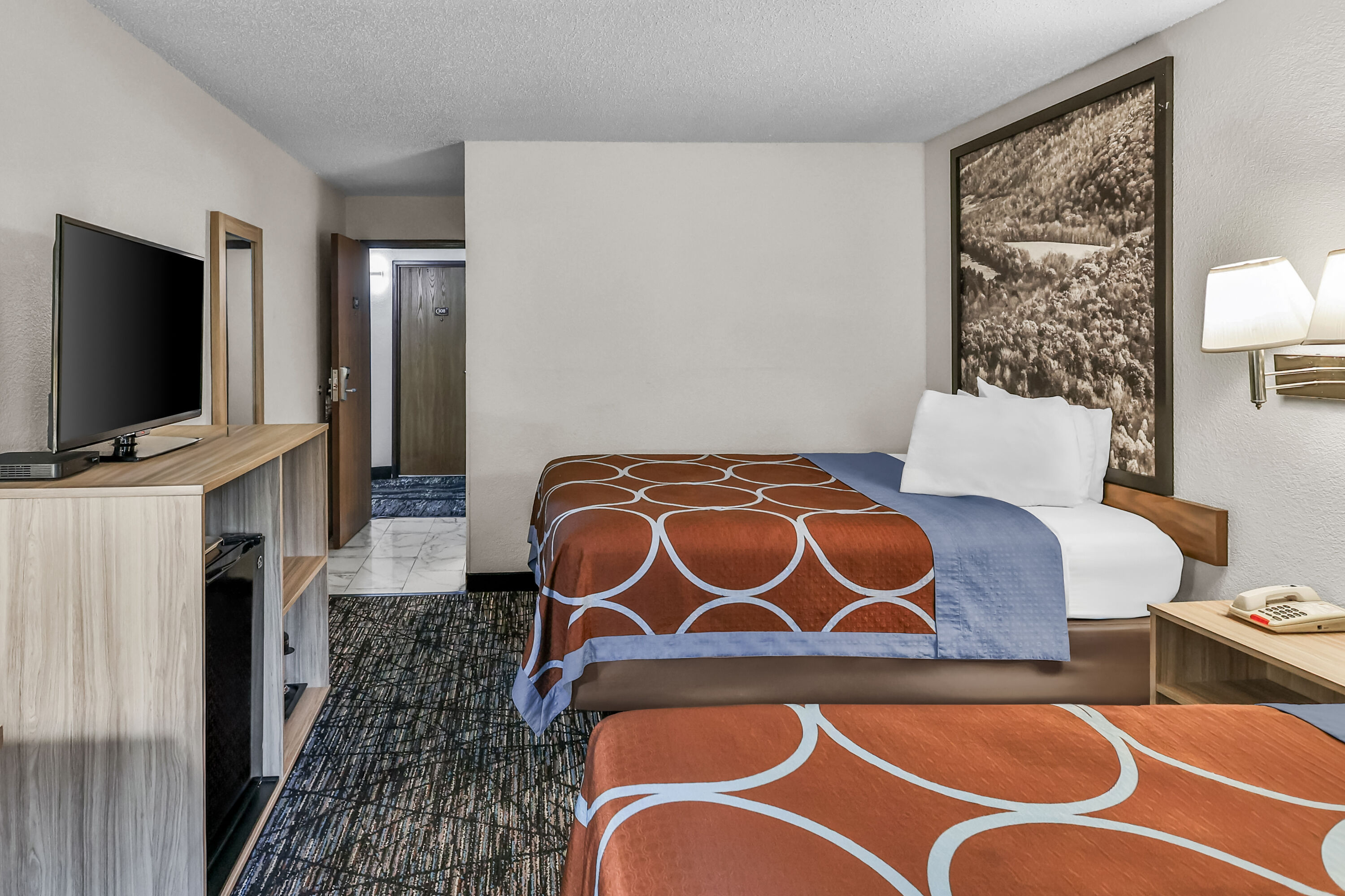 Double bed guest room at the Super 8 by Wyndham East Stroudsburg/Poconos in East Stroudsburg, Pennsylvania