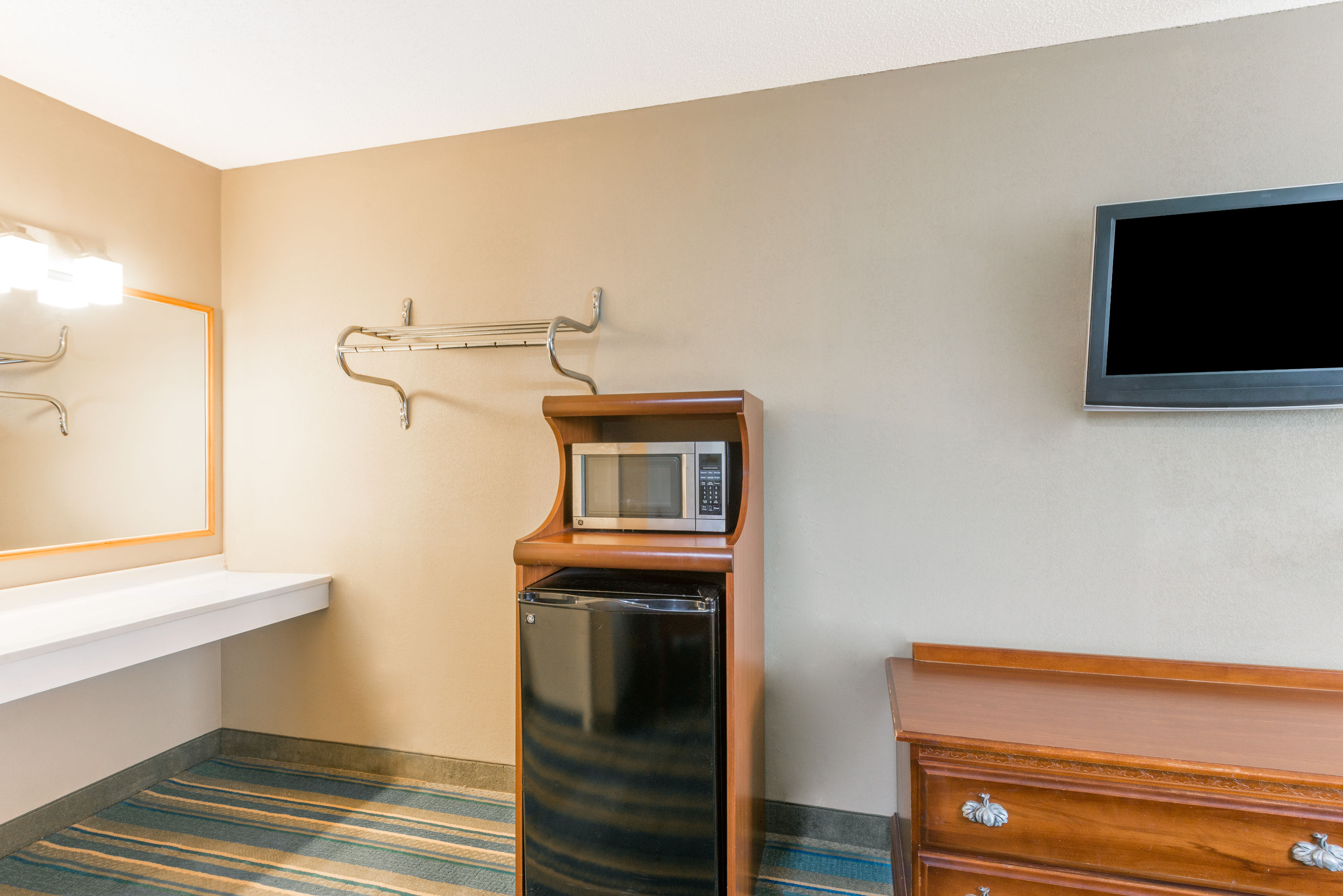 Guest room feature at the Super 8 by Wyndham Greencastle in Greencastle, Pennsylvania