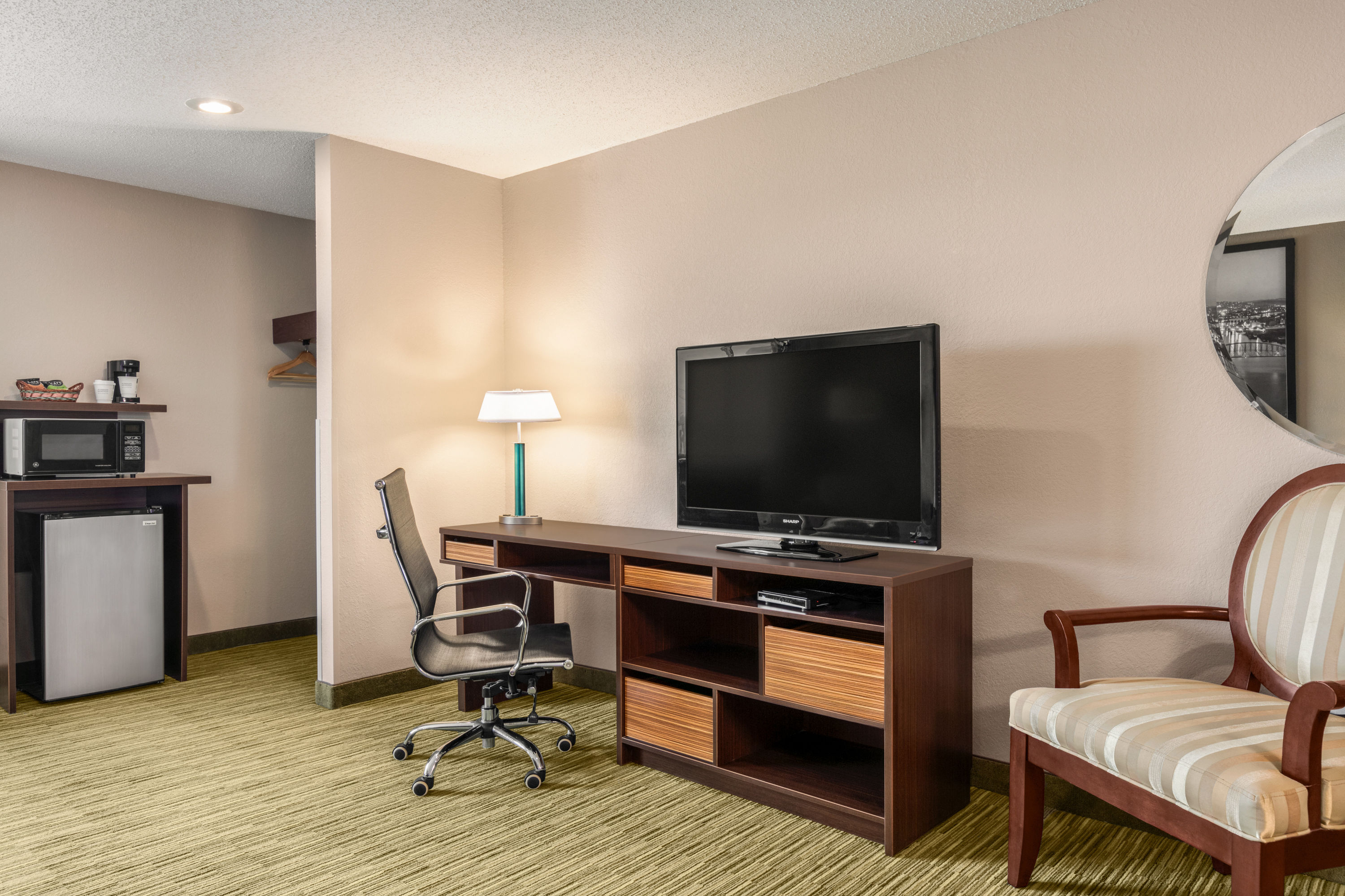 Super 8 by Wyndham Hanover suite in Hanover, Pennsylvania