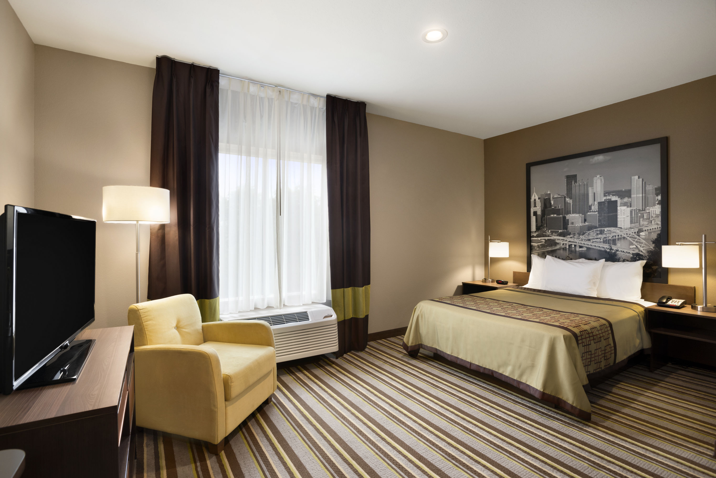 Guest room at the Super 8 by Wyndham Hershey Chocolate Avenue in Hershey, Pennsylvania