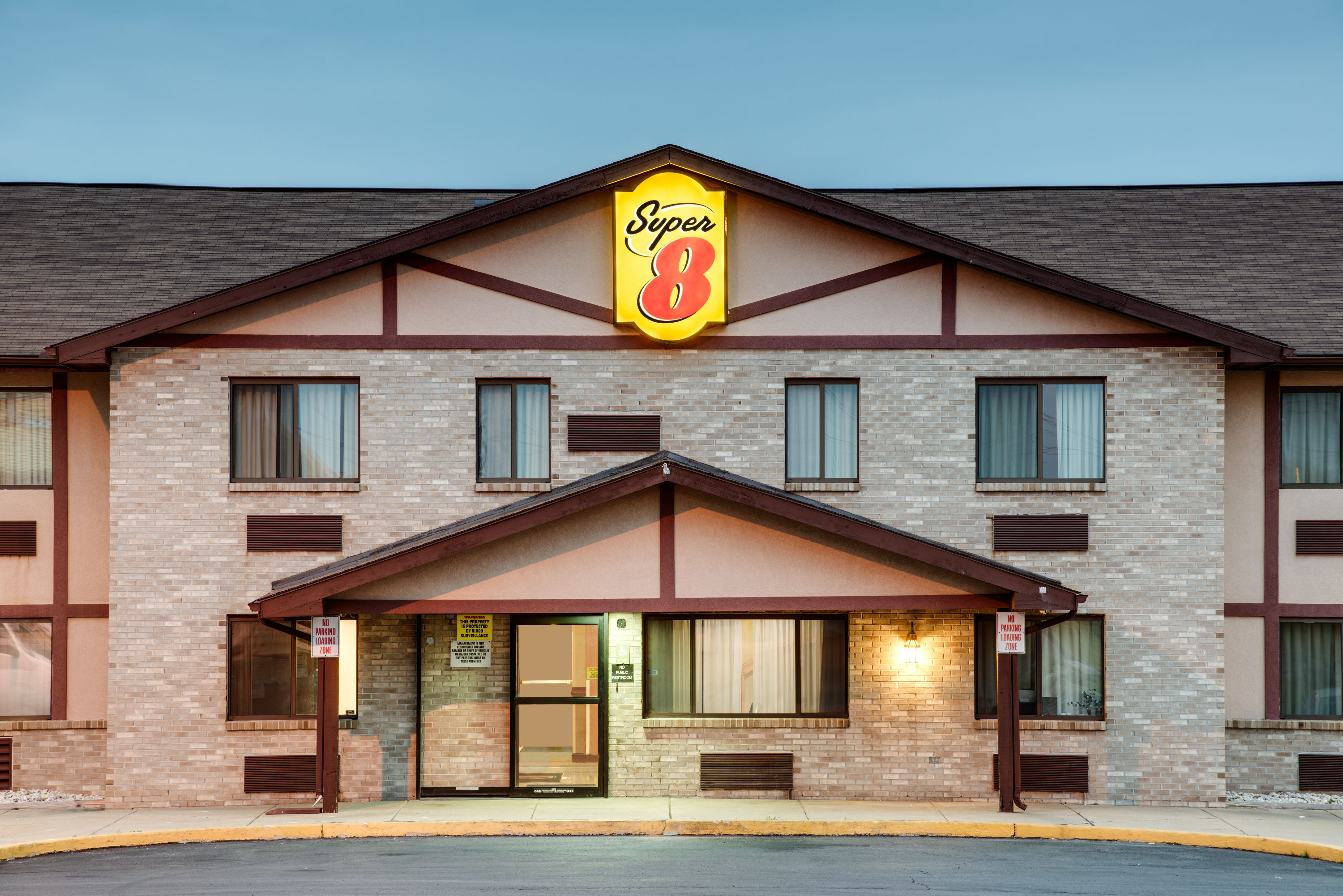 Exterior Dusk Image of Super 8 by Wyndham Kutztown/Allentown Area hotel in Kutztown, Pennsylvania