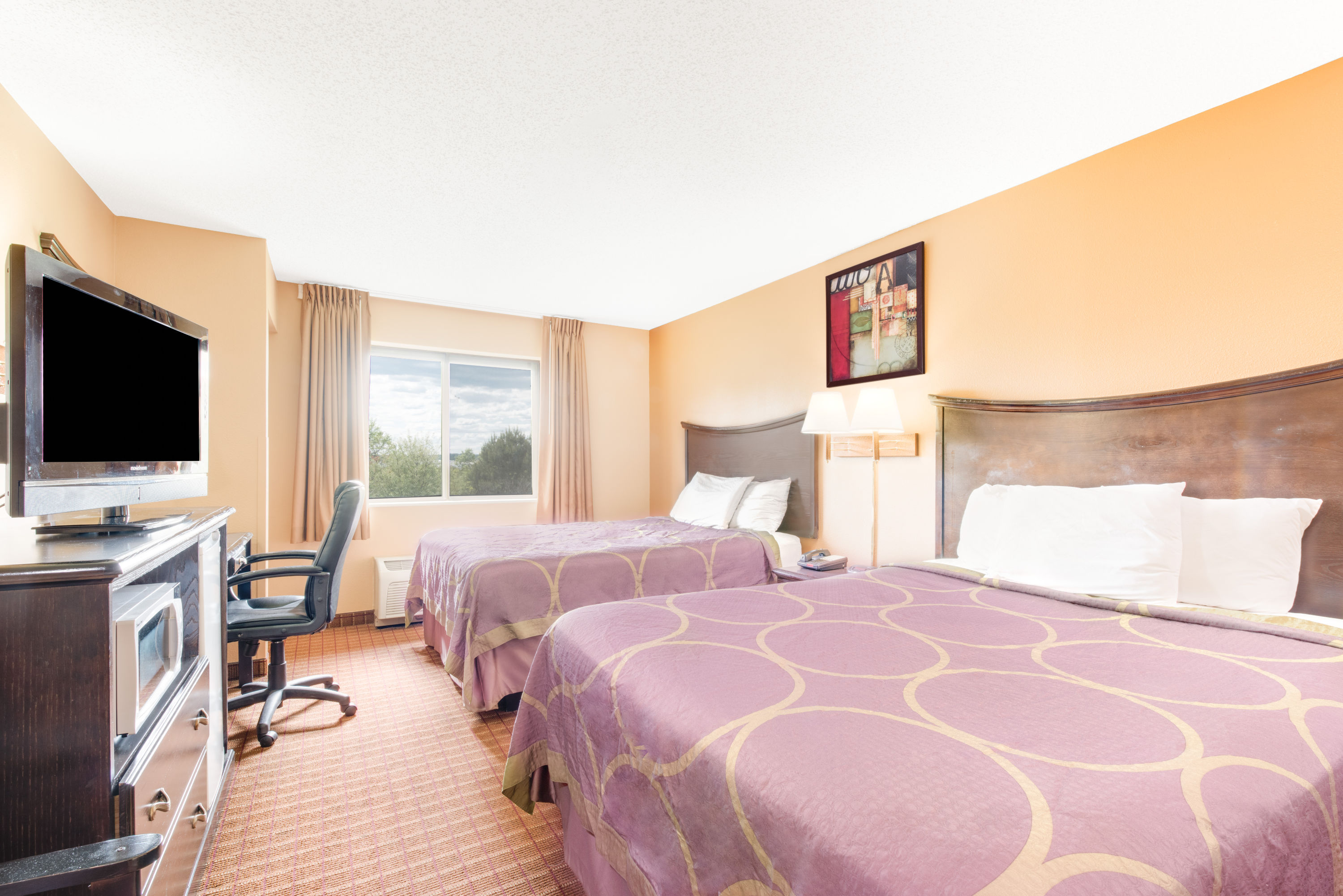 Guest room at the Super 8 by Wyndham Kutztown/Allentown Area in Kutztown, Pennsylvania