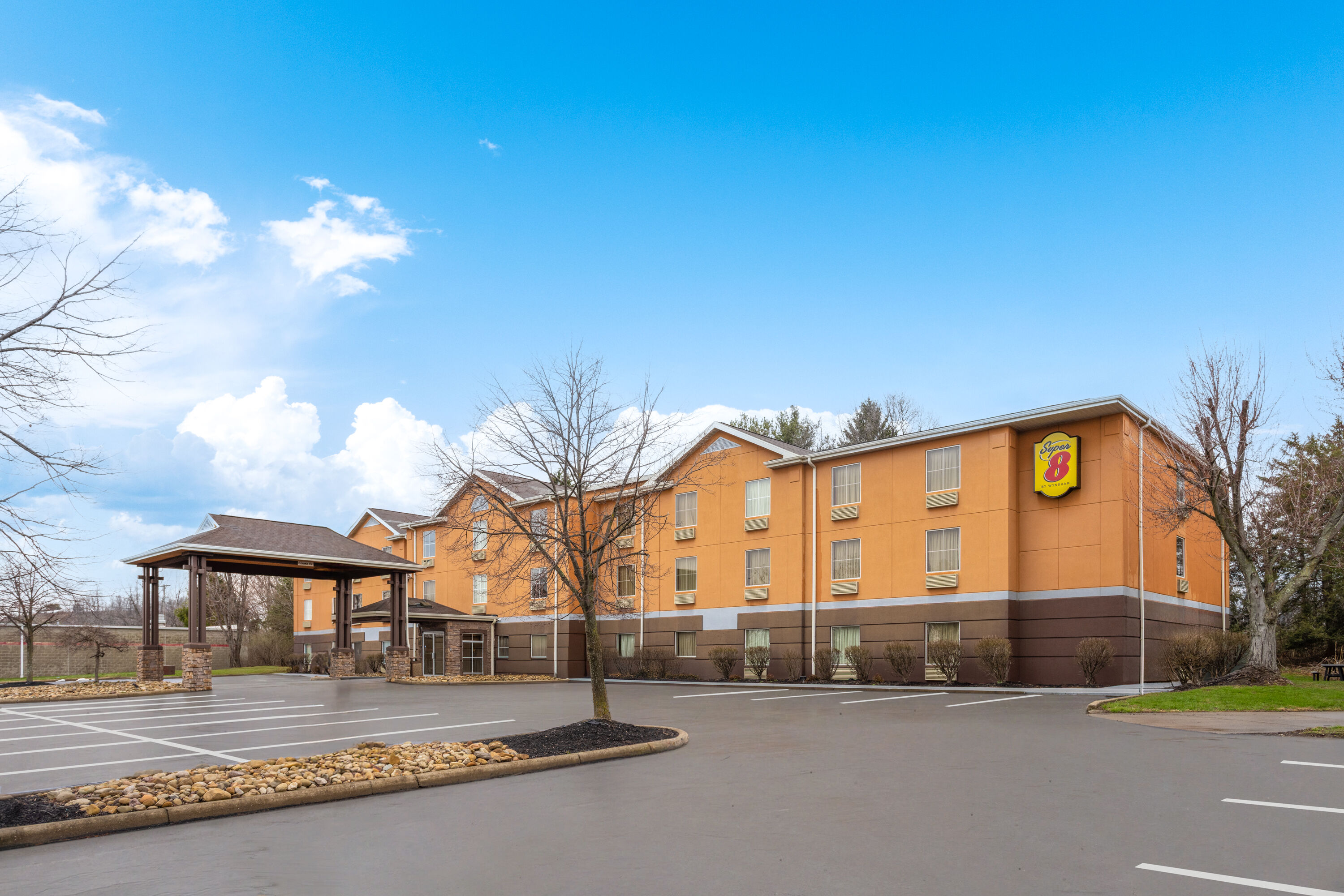 Exterior Day Image of Super 8 by Wyndham Mars/Cranberry/Pittsburgh Area hotel in Mars, Pennsylvania
