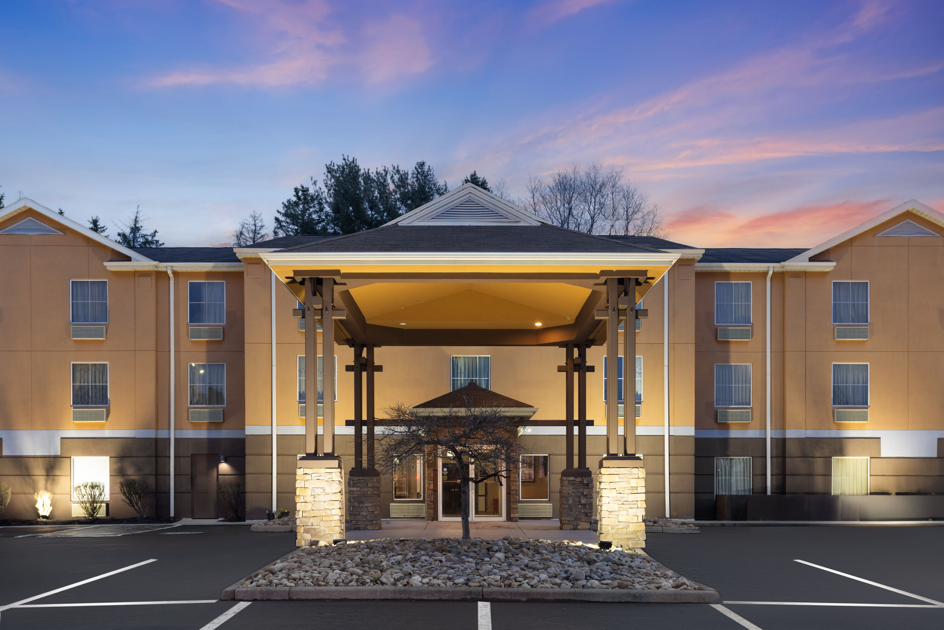 Exterior Dusk Image of Super 8 by Wyndham Mars/Cranberry/Pittsburgh Area hotel in Mars, Pennsylvania
