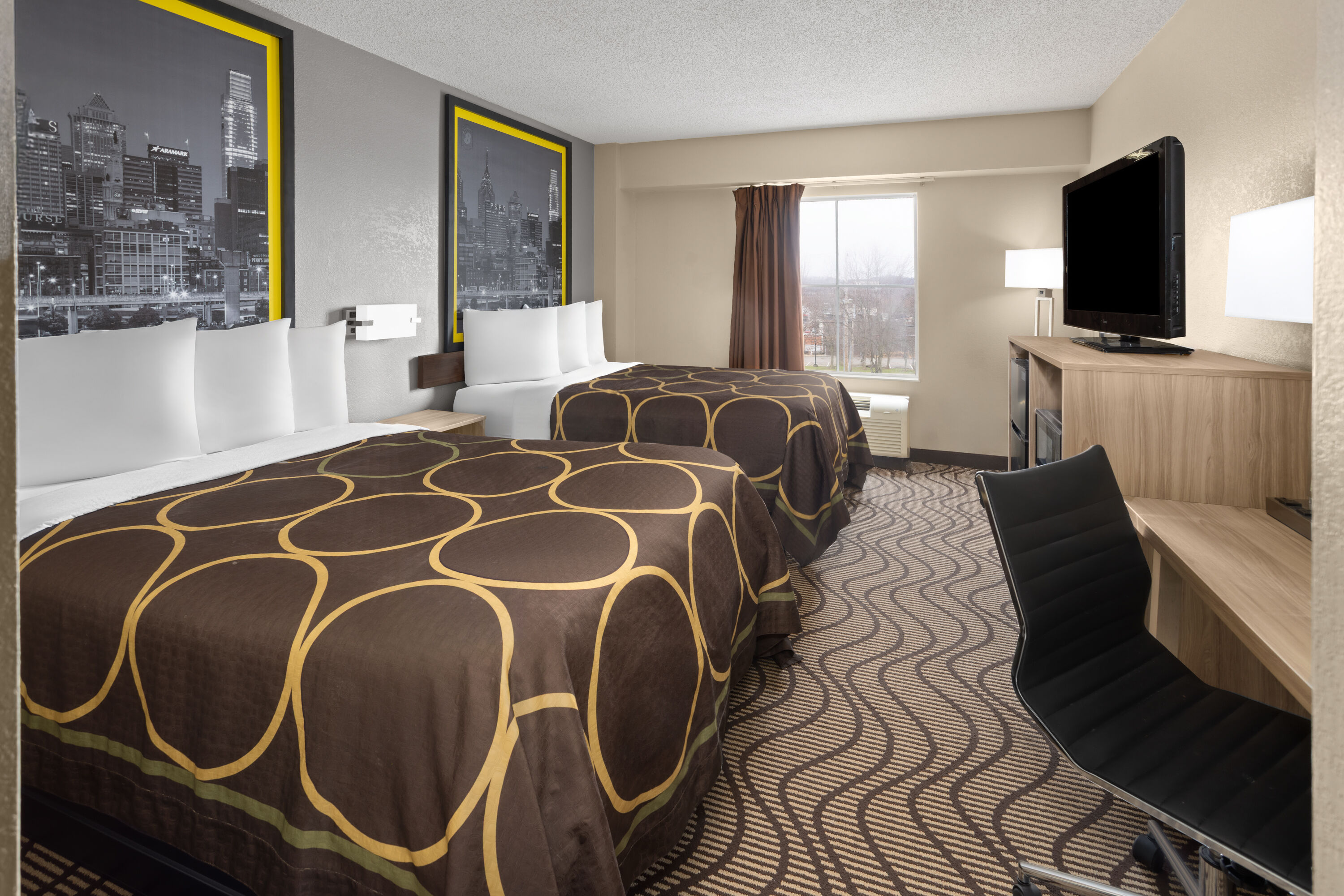 Guest room at the Super 8 by Wyndham Mars/Cranberry/Pittsburgh Area in Mars, Pennsylvania