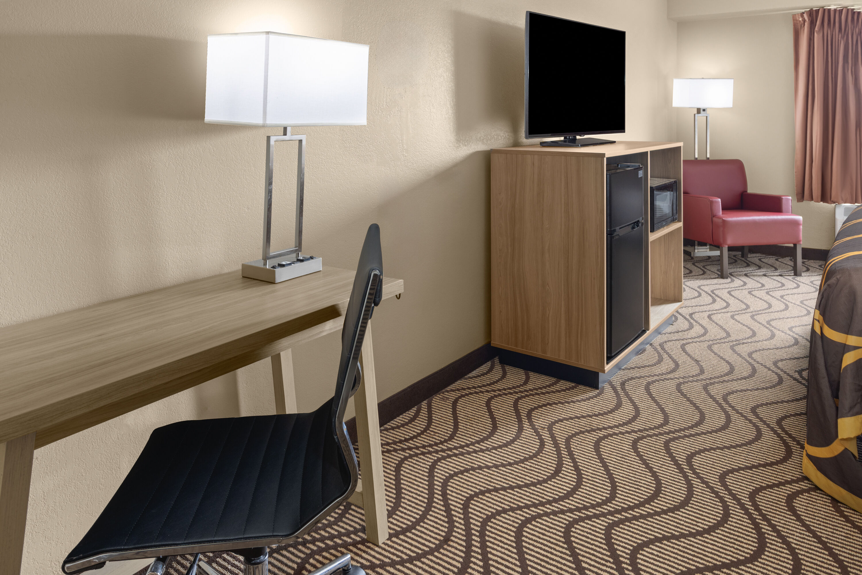 Super 8 by Wyndham Mars/Cranberry/Pittsburgh Area hot tub suite in Mars, Pennsylvania